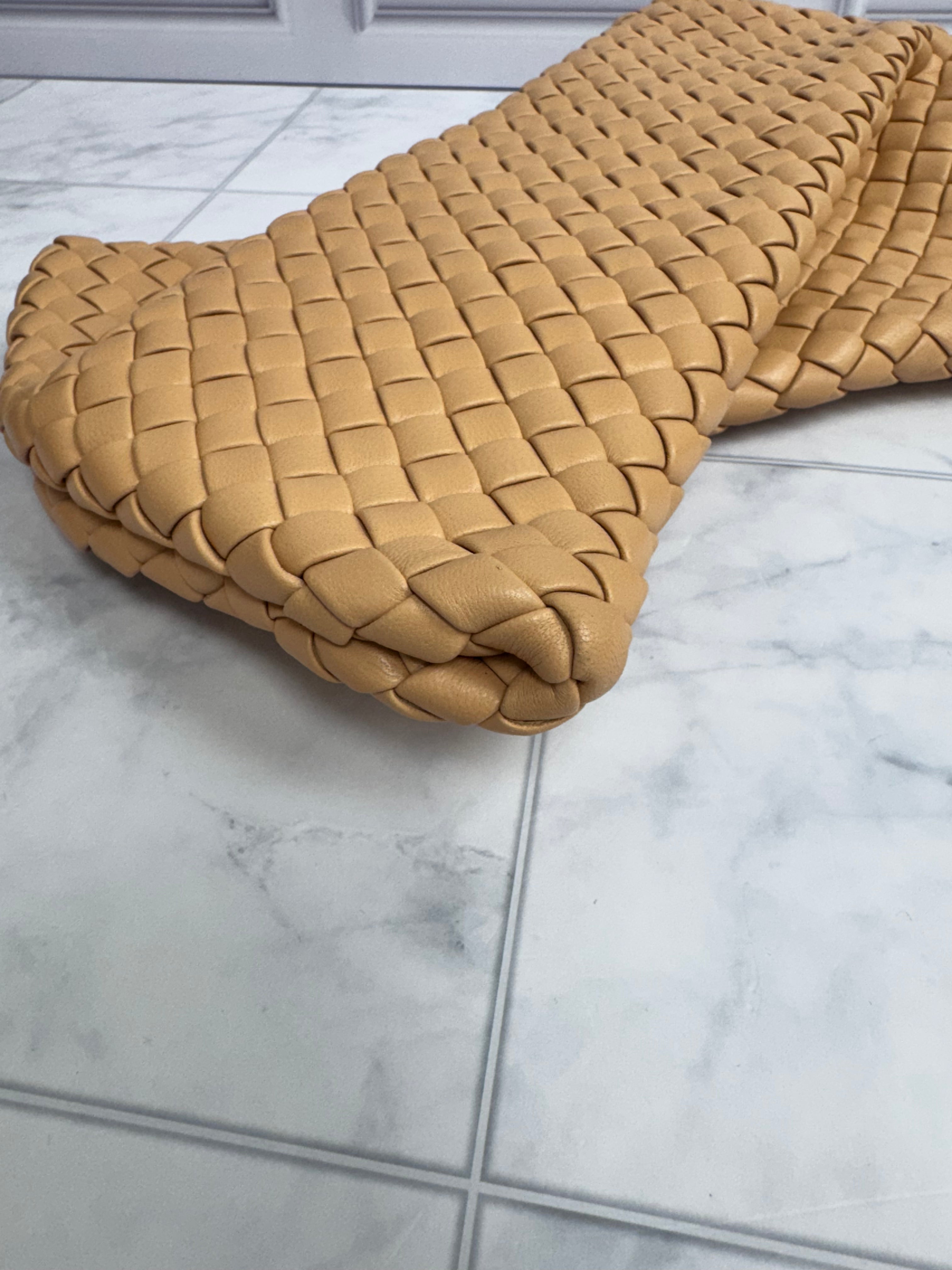 *DONS DROP* LIKE NEW - Bottega Veneta Peach Intrecciato Crisscross Clutch