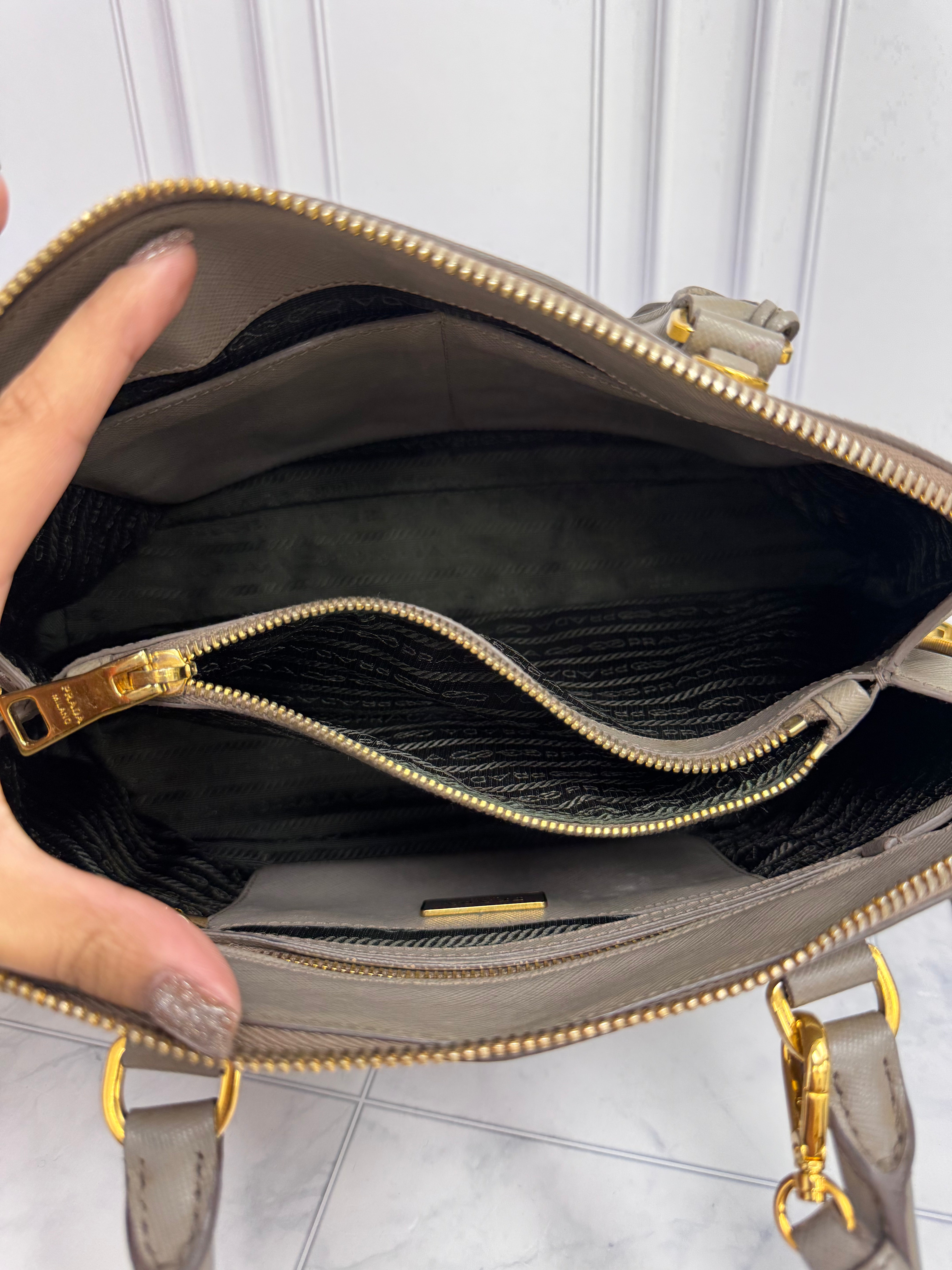 *DONS DROP* Prada Clay Grey Saffiano Leather Medium Promenade Bag