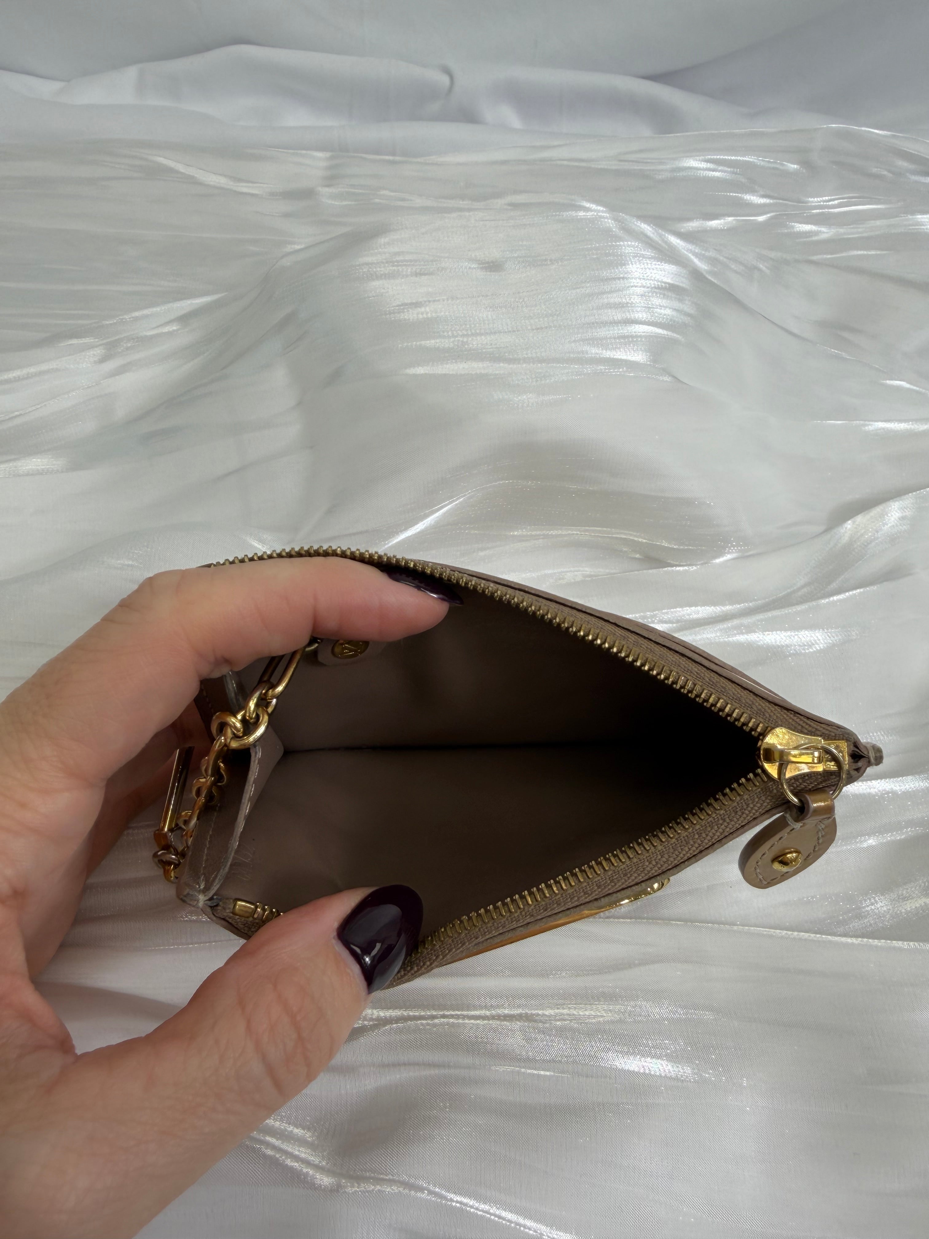 Louis Vuitton Bronze Vernis Pochette Cles