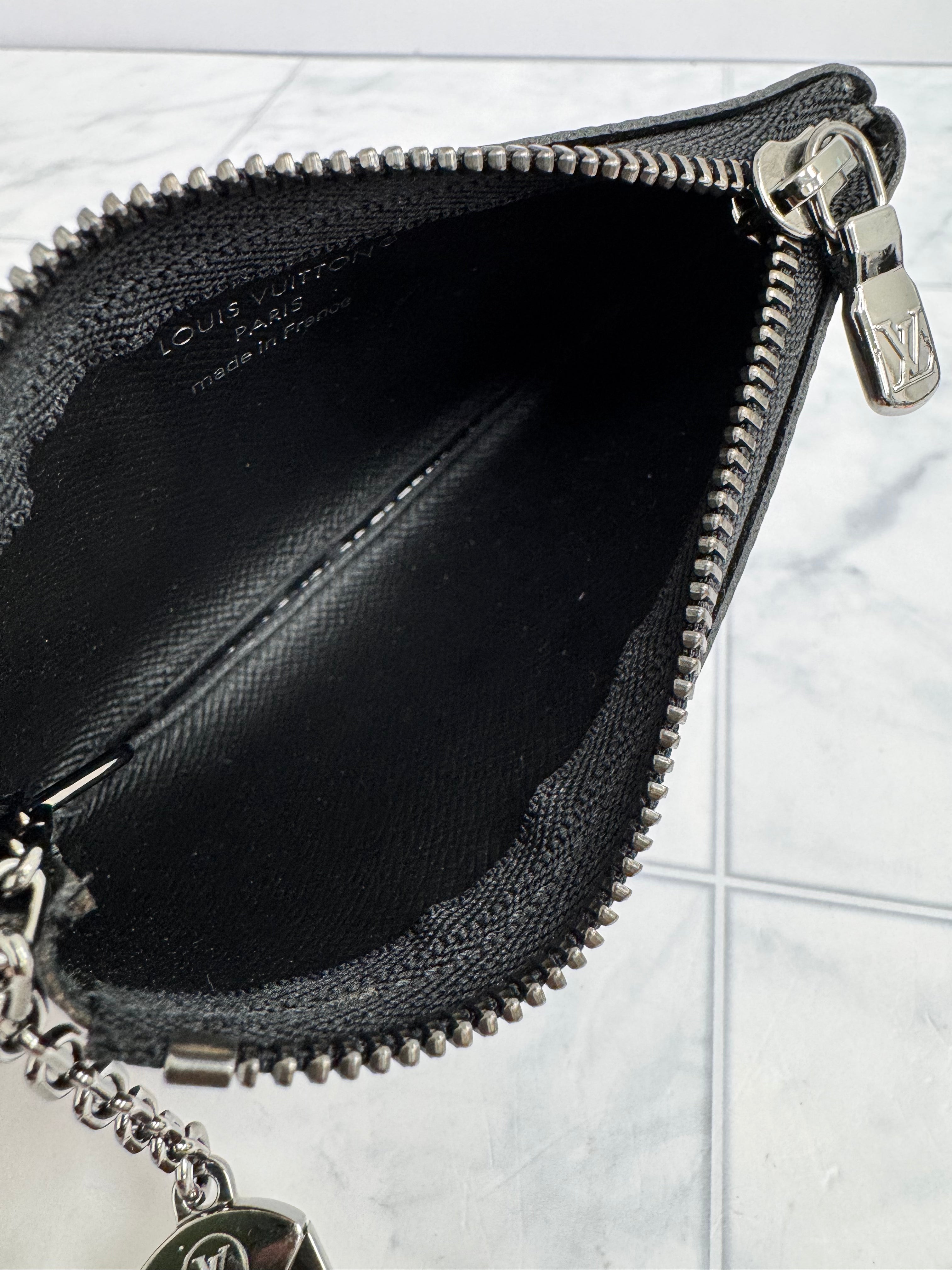 LIKE NEW - Louis Vuitton Monogram Eclipse Key Cles
