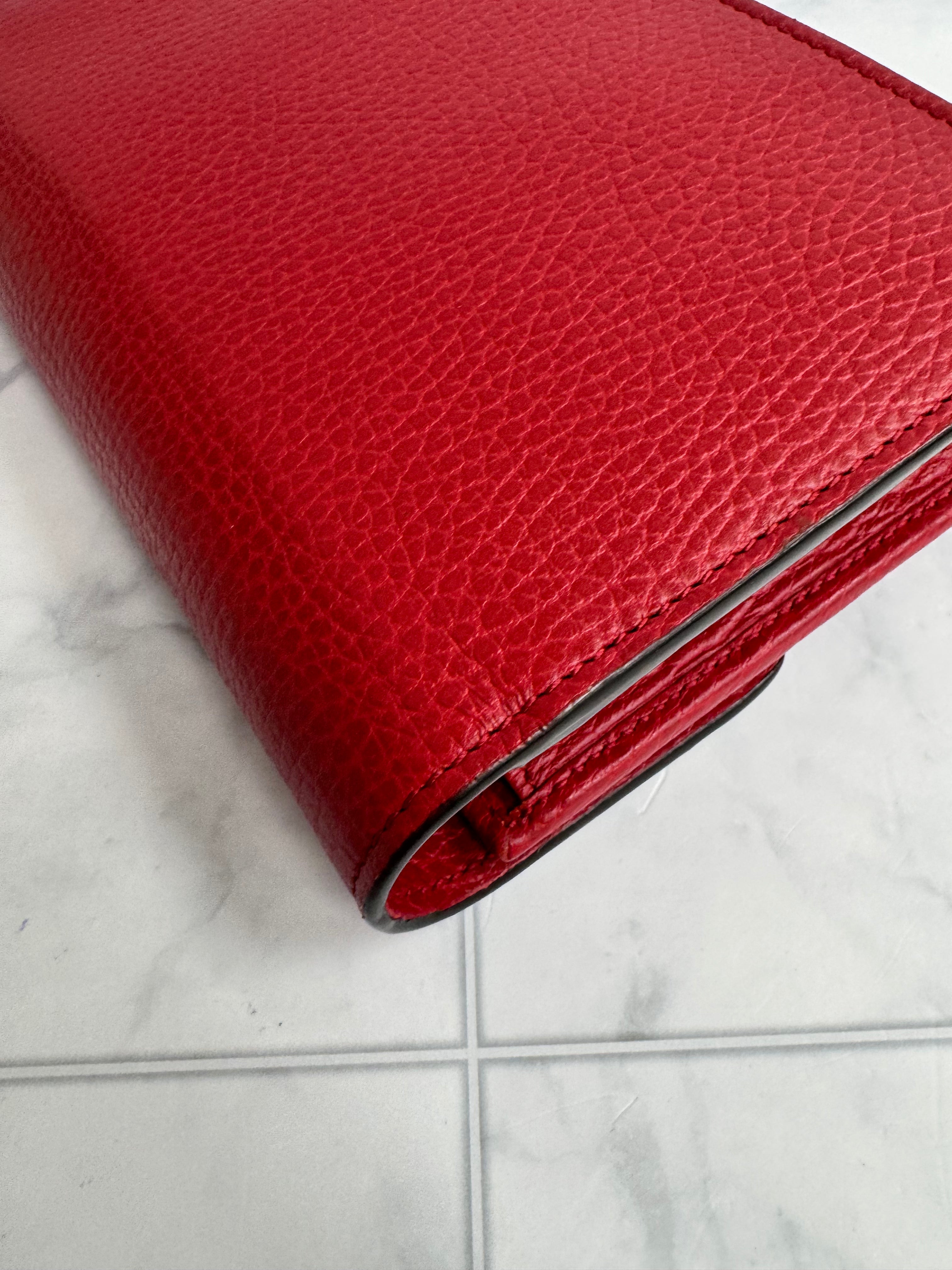 *DONS DROP* Gucci Red Pebbled Leather Interlocking G Wallet on a Chain