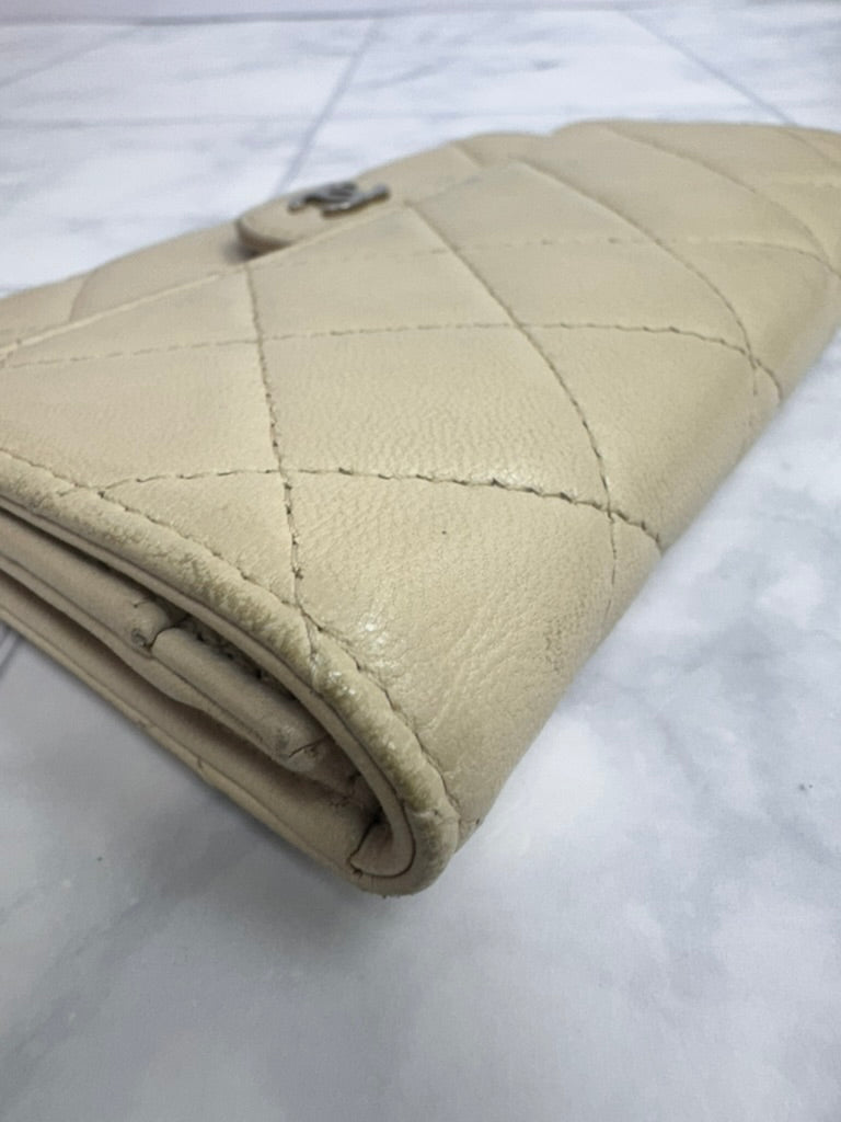 Chanel Light Beige Lambskin Diamond Quilted Compact Wallet