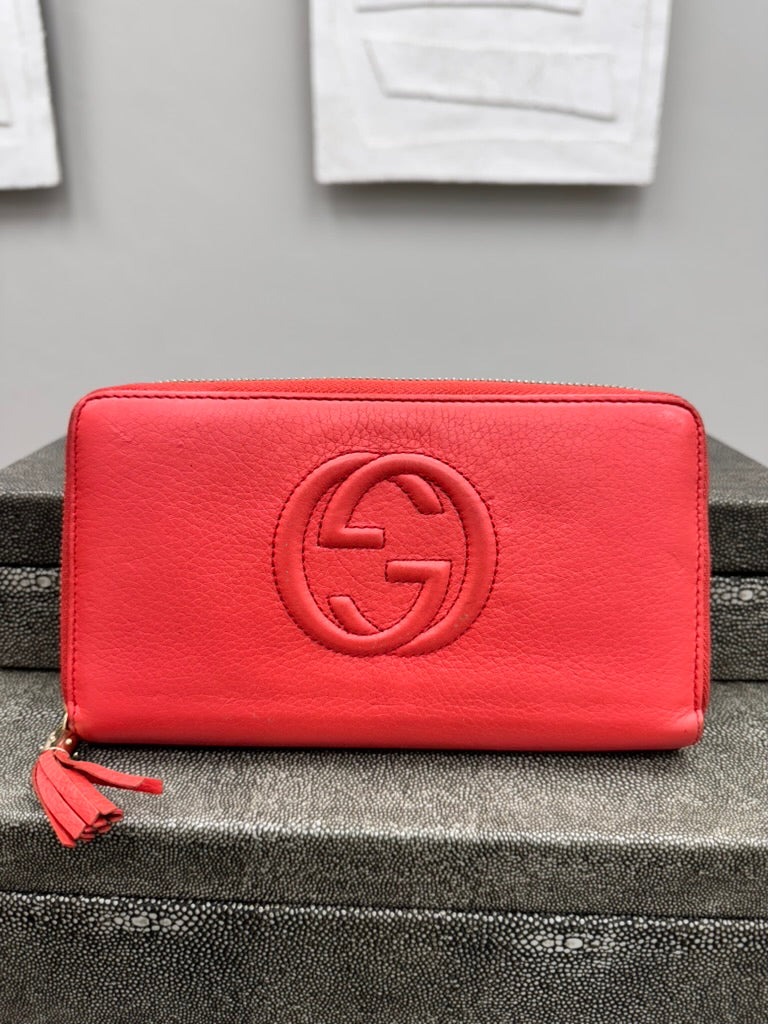 Gucci Red Grained Leather GG Soho Zippy Wallet