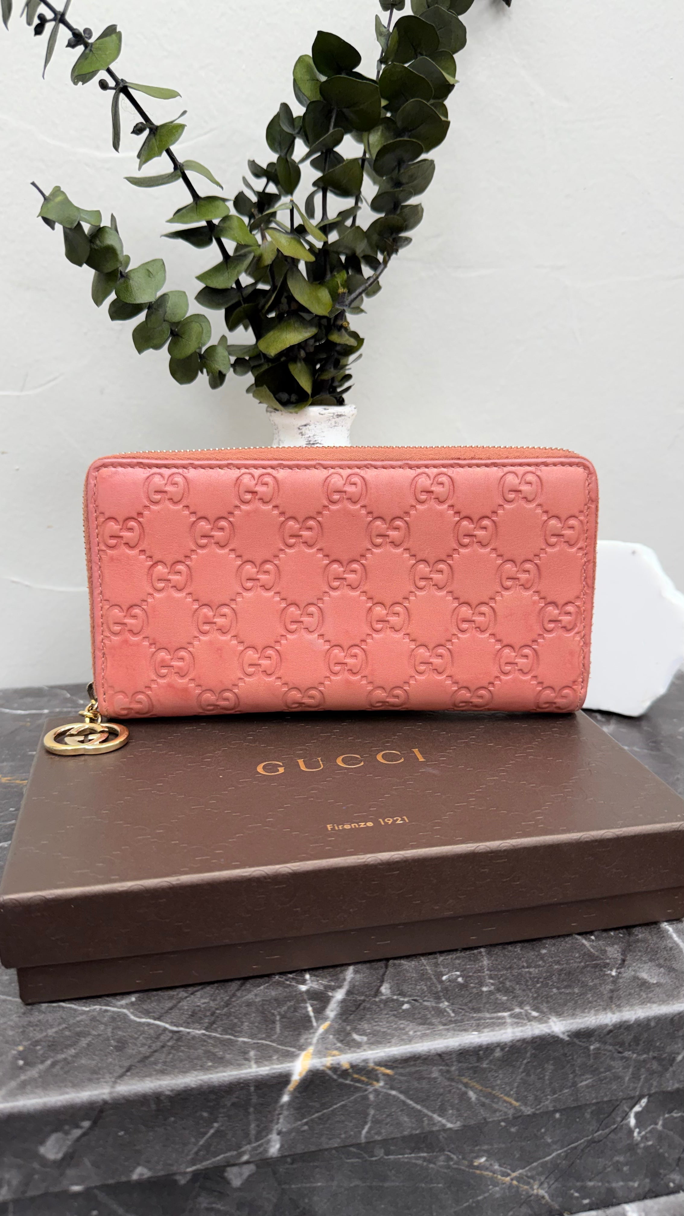*DONS DROP* Gucci Pink Guccissima Leather Zippy Charm Wallet