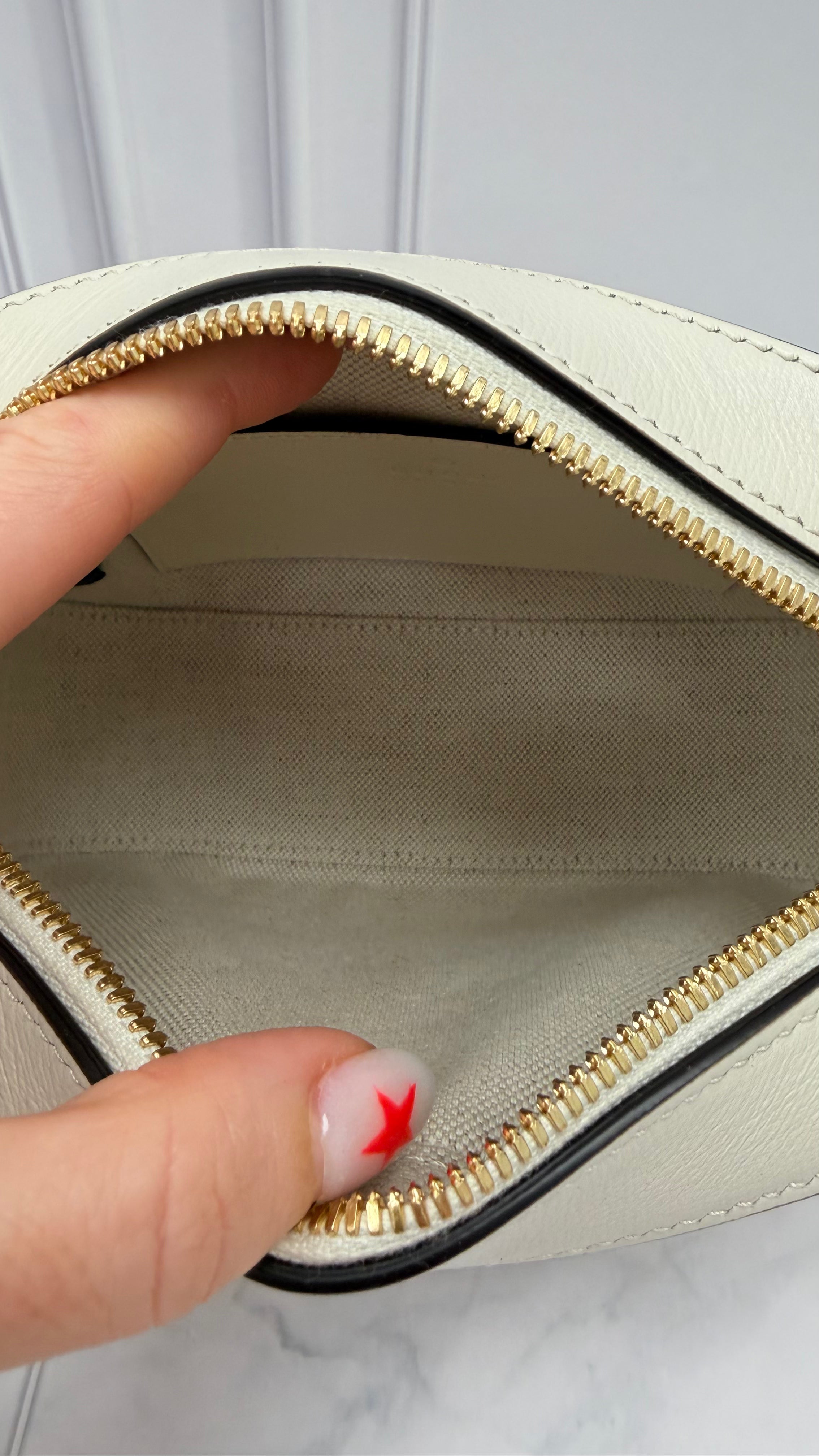 *DONS PRE DROP* LIKE NEW - Gucci White Leather Horsebit 1955 Small Camera Bag