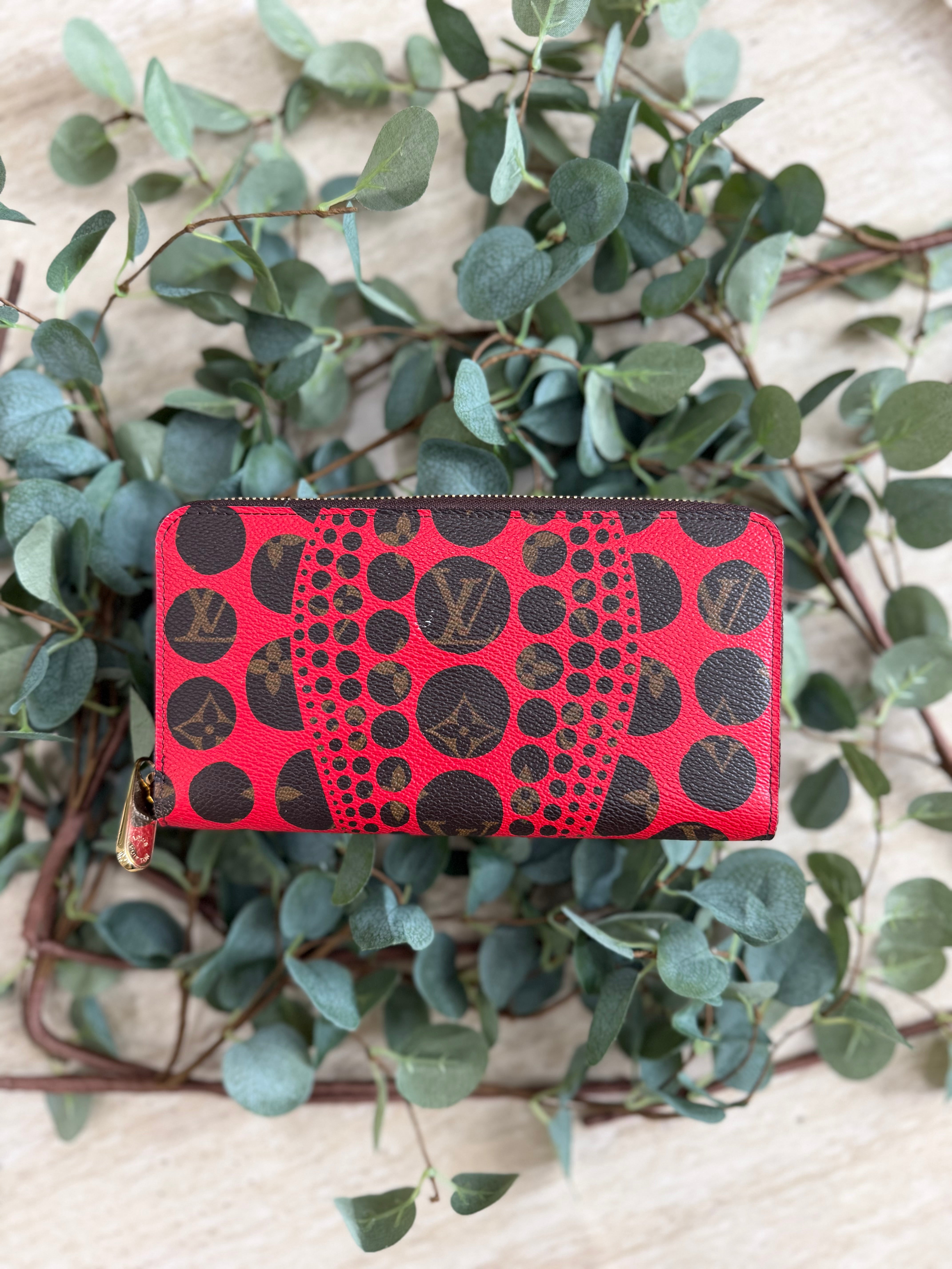 LIKE NEW Louis Vuitton Limited Edition Kusama Zippy Wallet