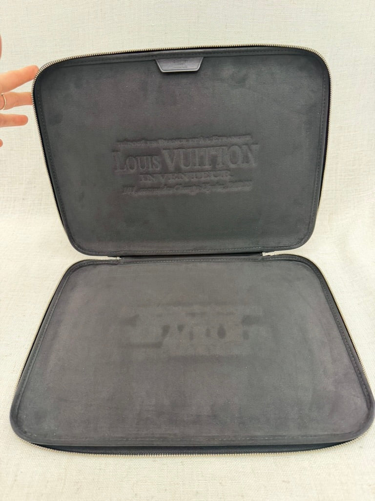 Louis Vuitton Damier Graphite Horizon 13in Laptop Zip Sleeve