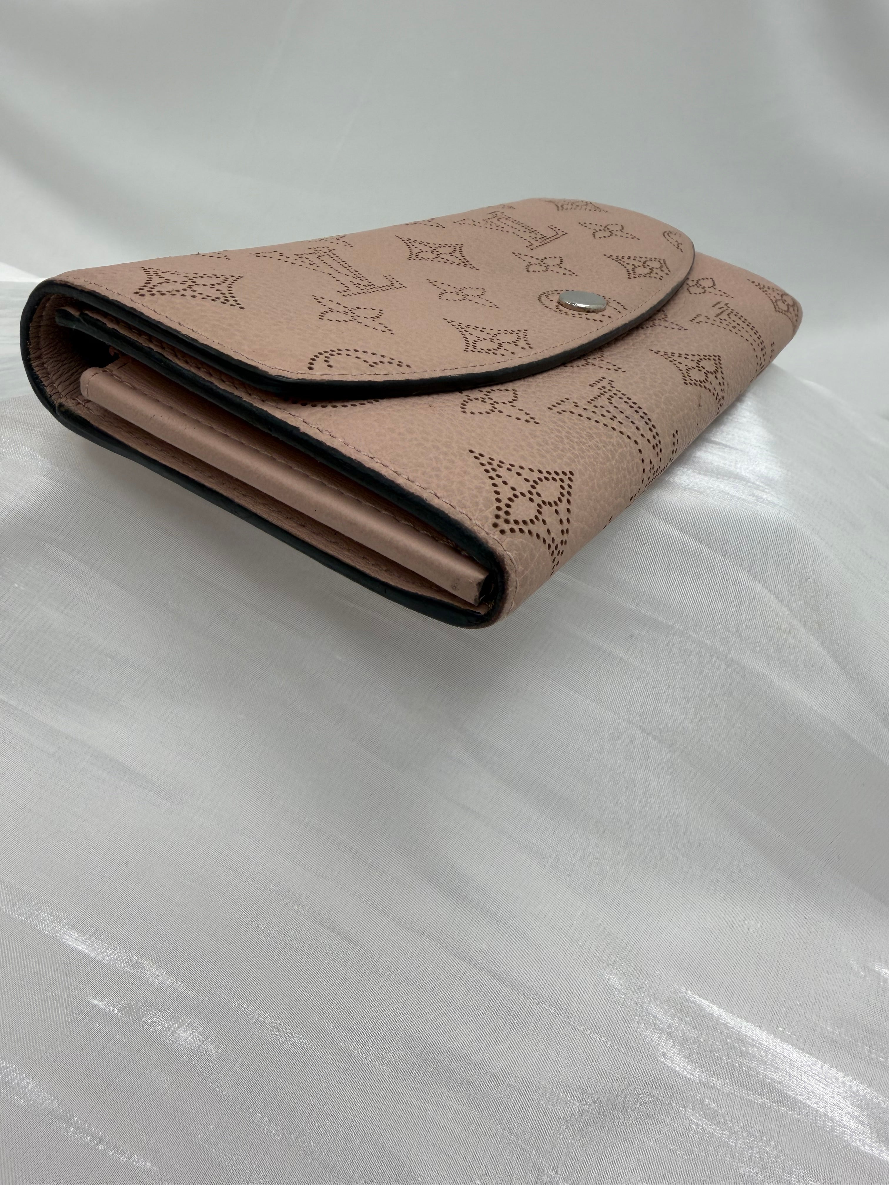 Louis Vuitton Dusty Rose Mahina Leather Sarah Wallet