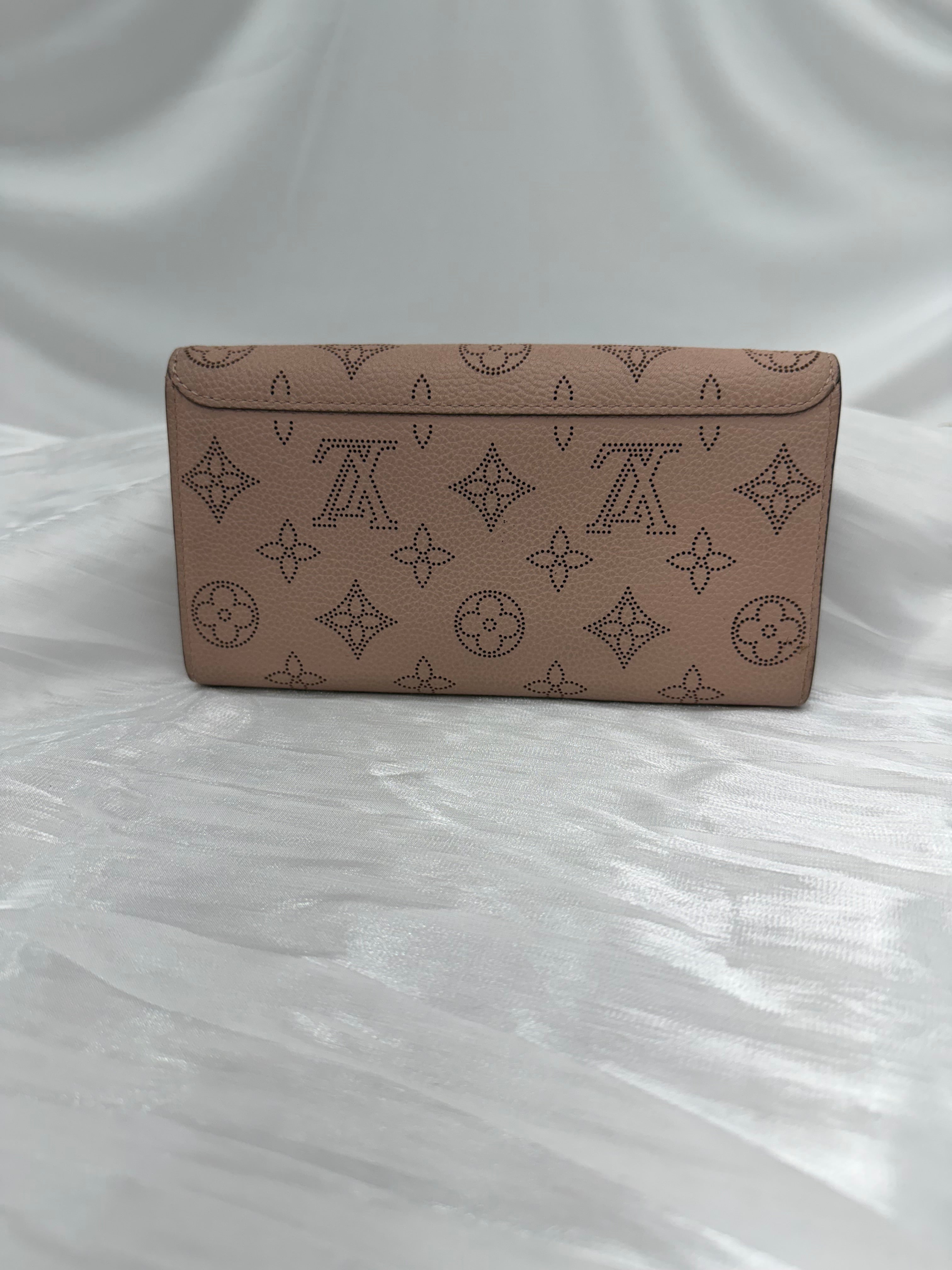 Louis Vuitton Dusty Rose Mahina Leather Sarah Wallet