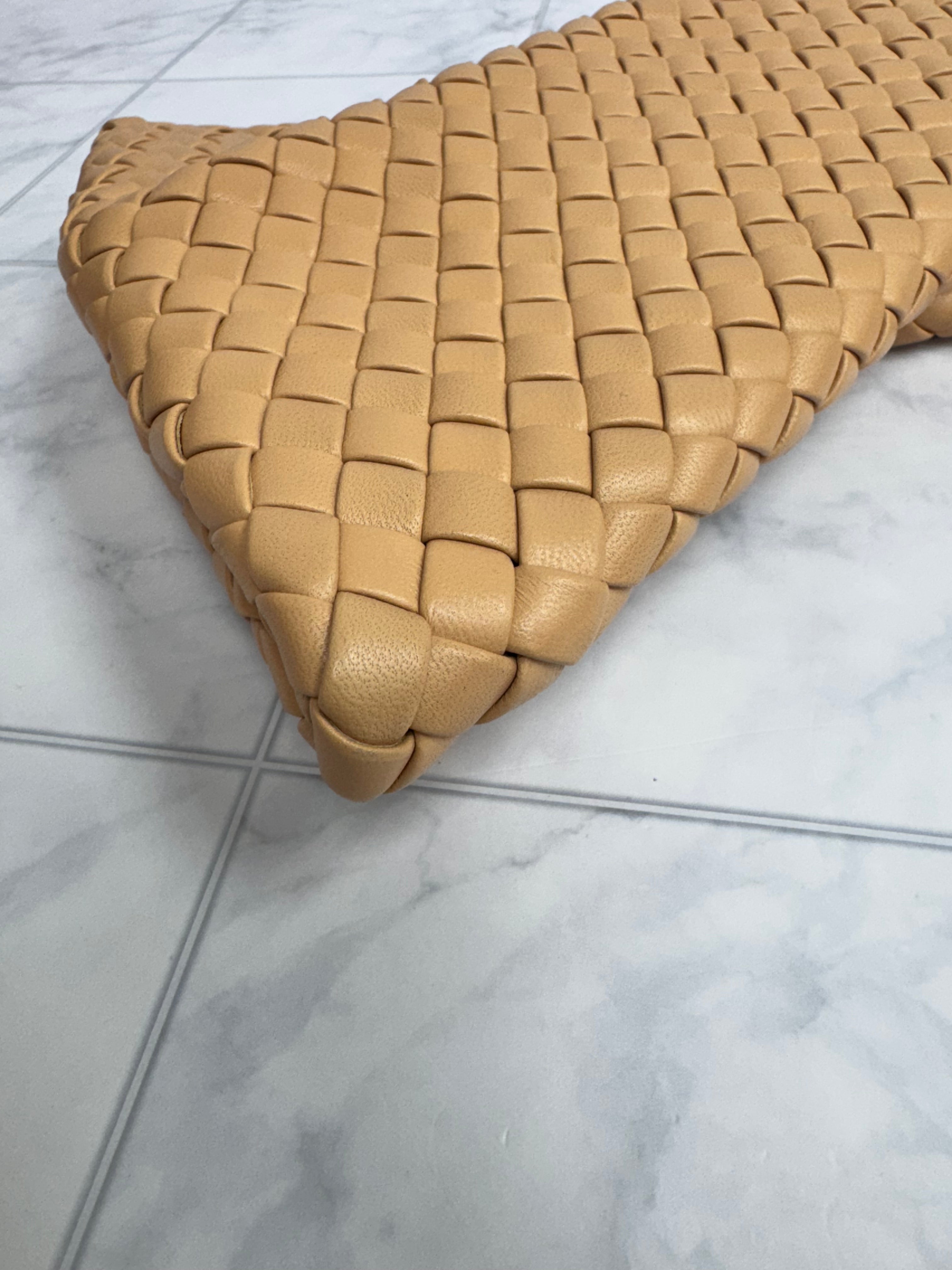 *DONS DROP* LIKE NEW - Bottega Veneta Peach Intrecciato Crisscross Clutch