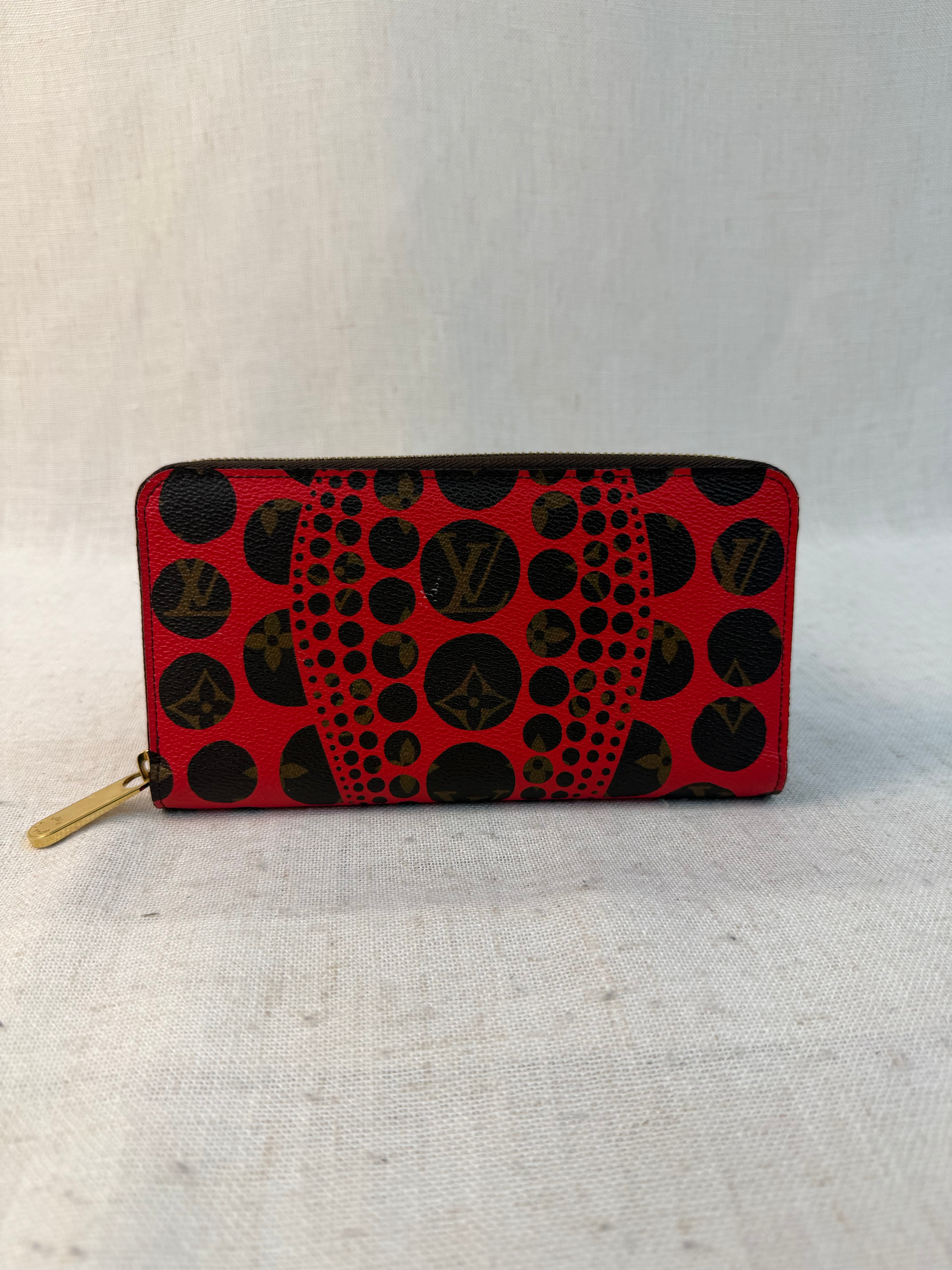 LIKE NEW Louis Vuitton Limited Edition Kusama Zippy Wallet