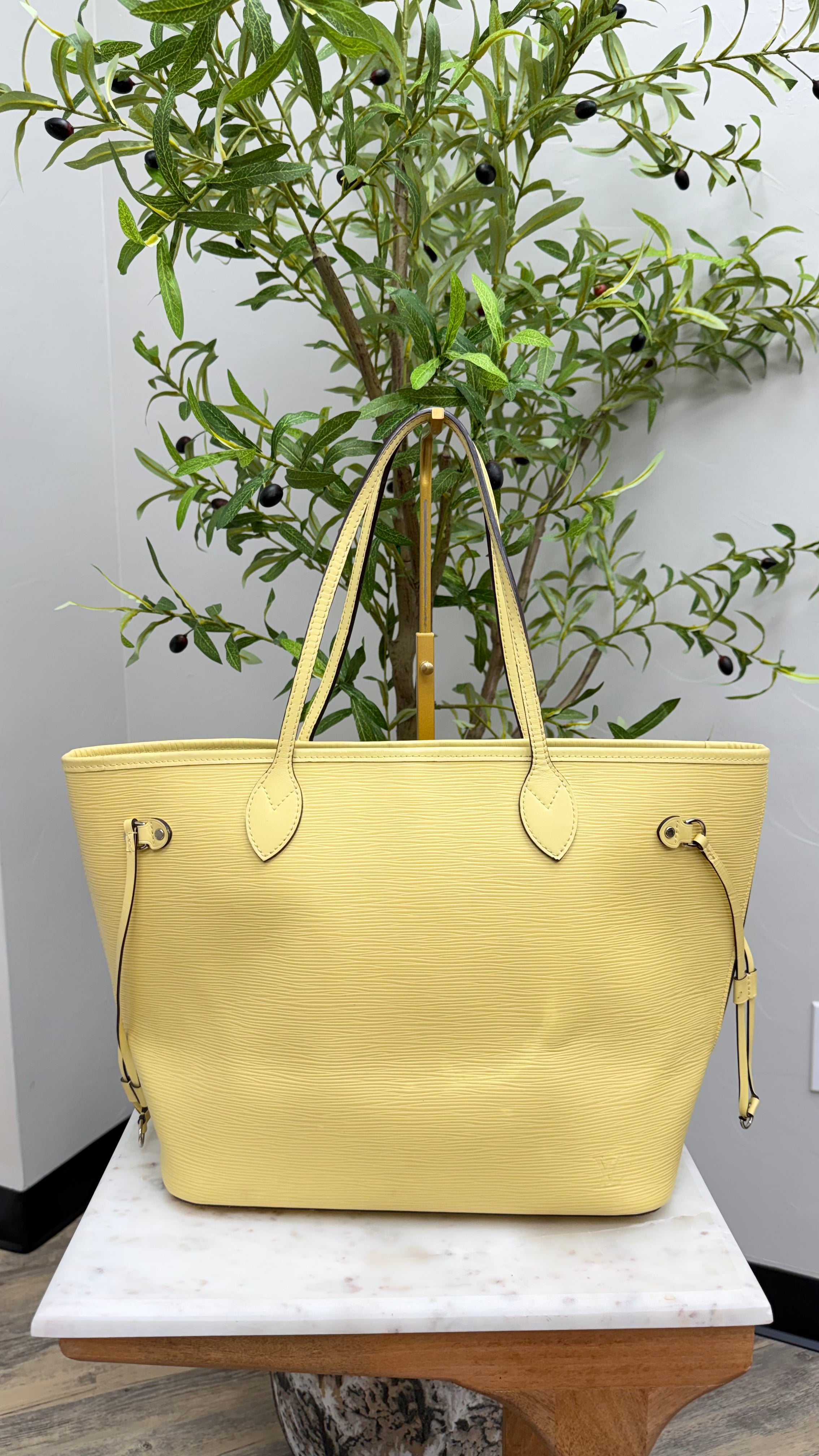 *DONS DROP* Louis Vuitton Butter Yellow Epi Neverfull MM