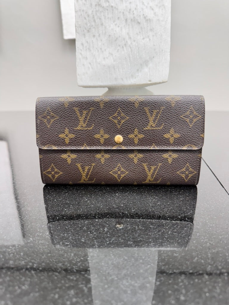 *DONS PRE DROP* Louis Vuitton Monogram Sarah Wallet