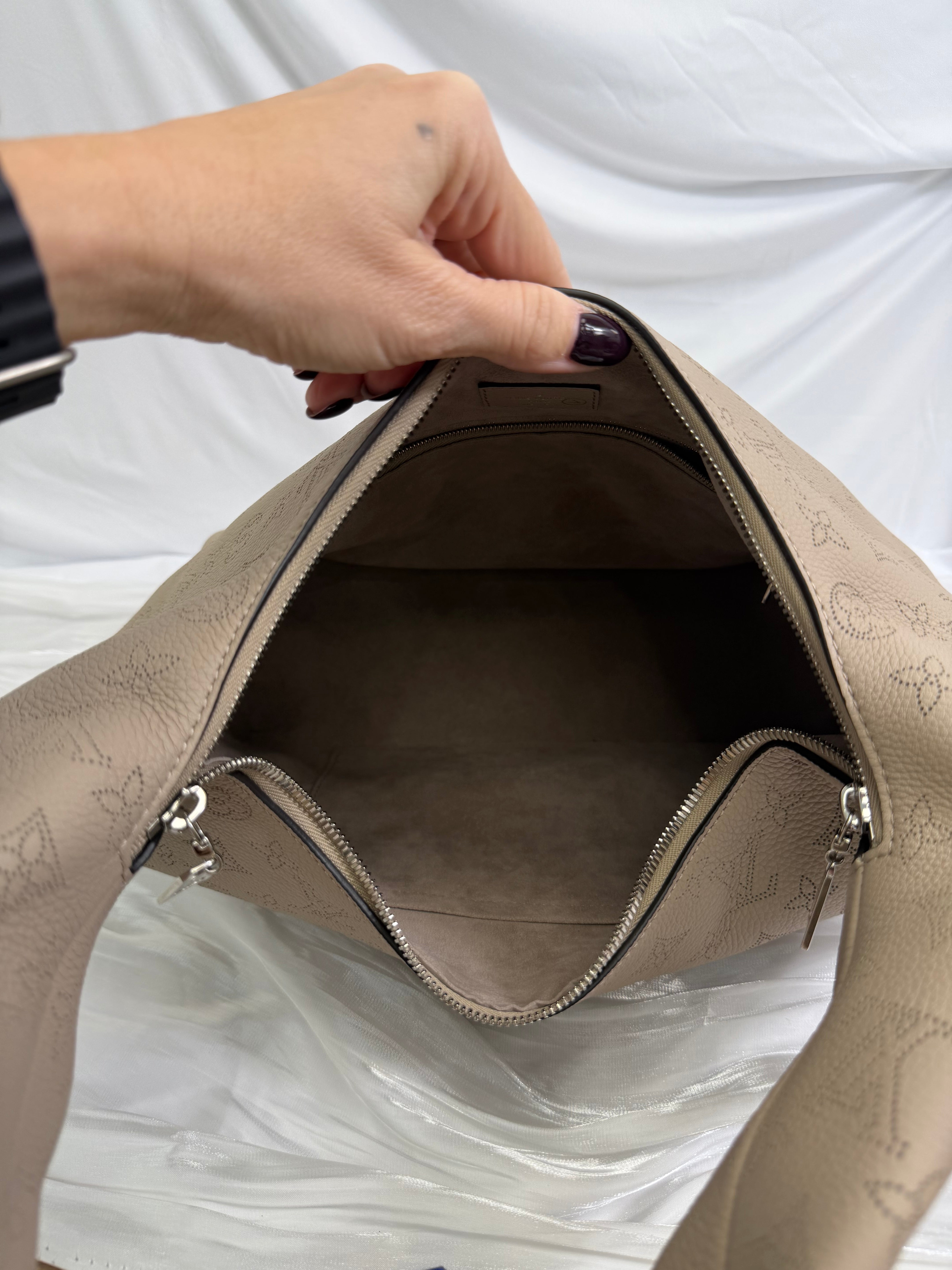 BRAND NEW Louis Vuitton Monogram Greige Mahina Leather Why Knot MM Bag