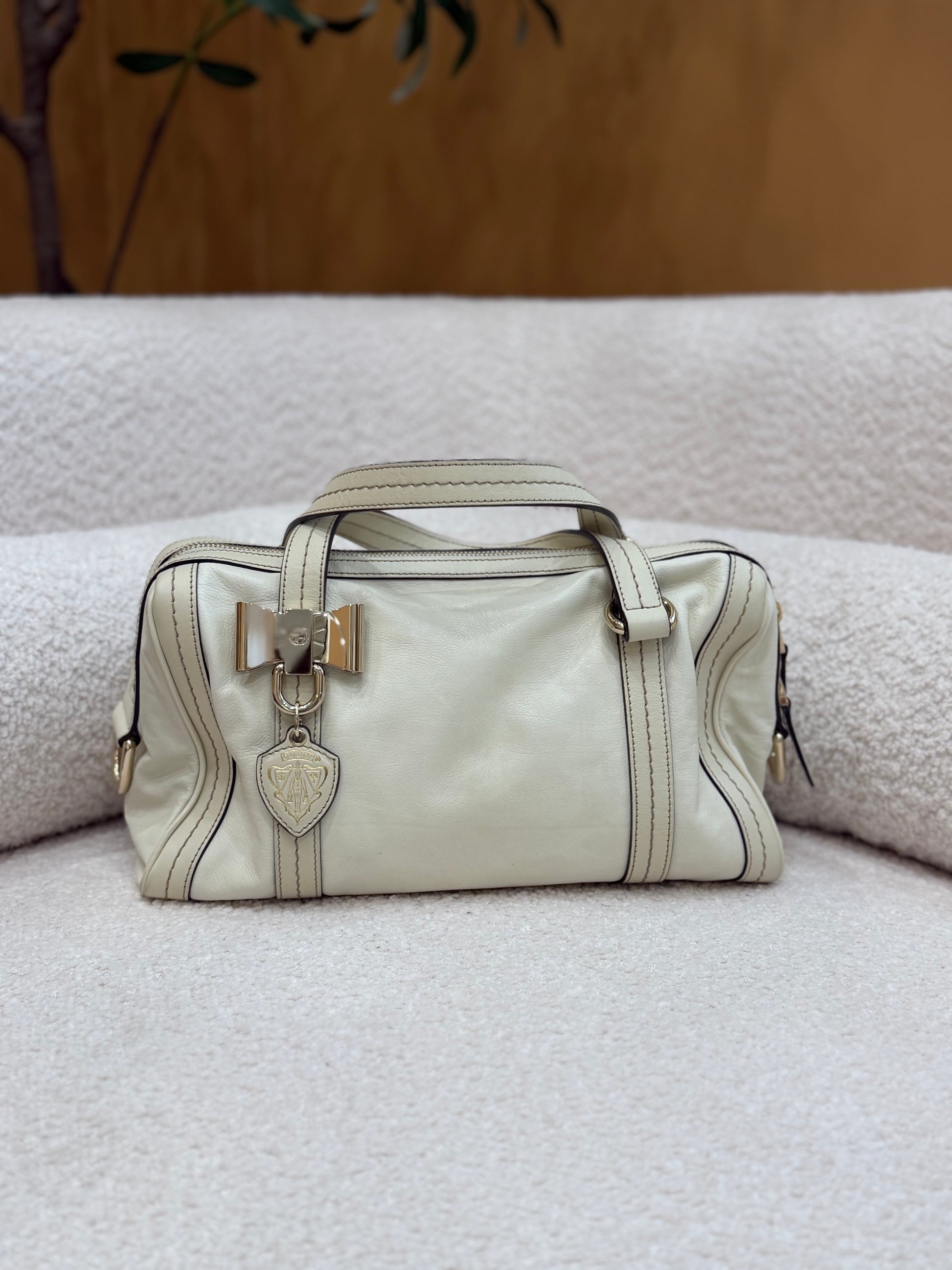 Gucci Cream Leather Duchessa Top Handle Bag