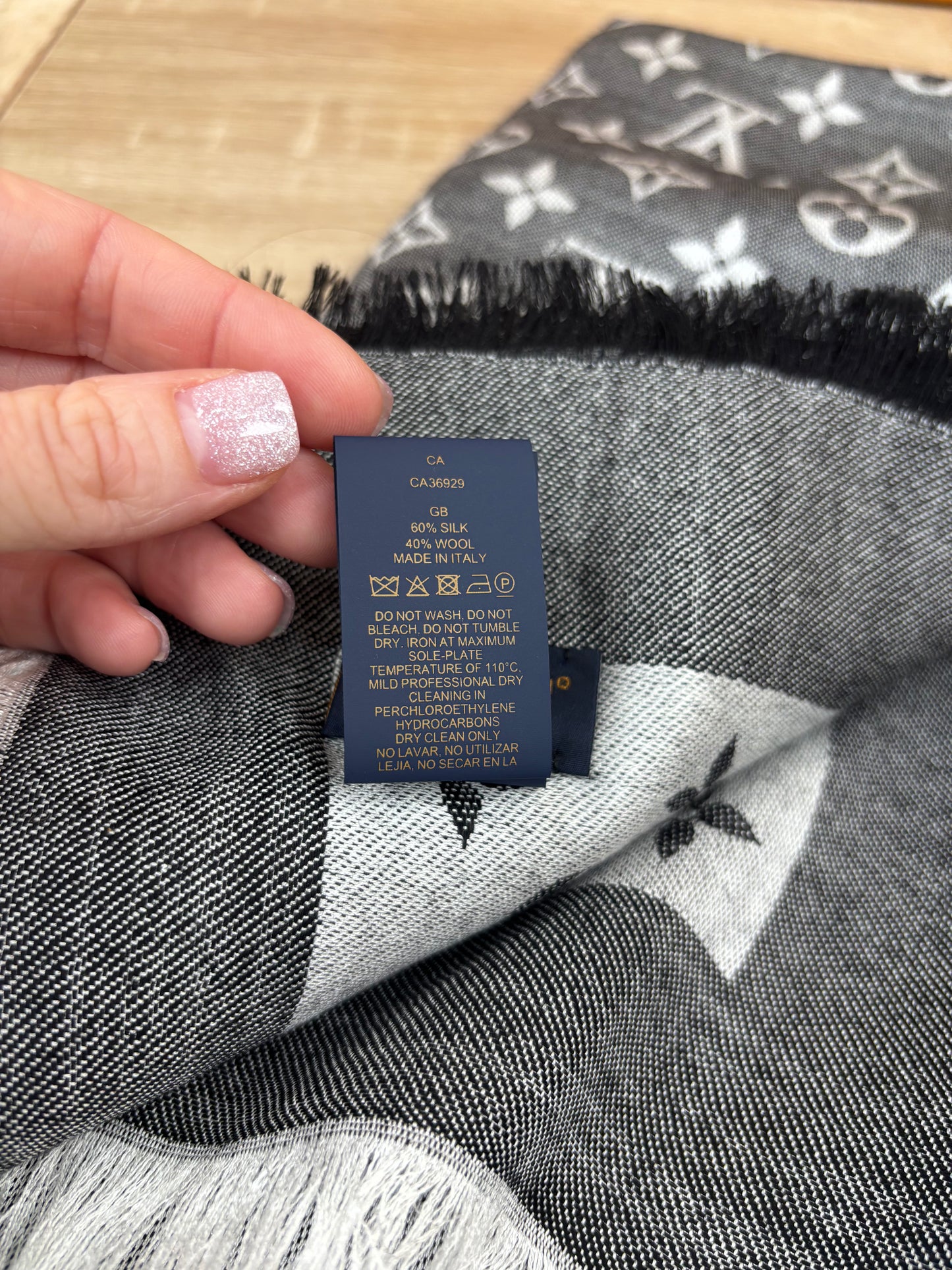 Louis Vuitton Black Gray Monogram Scarf