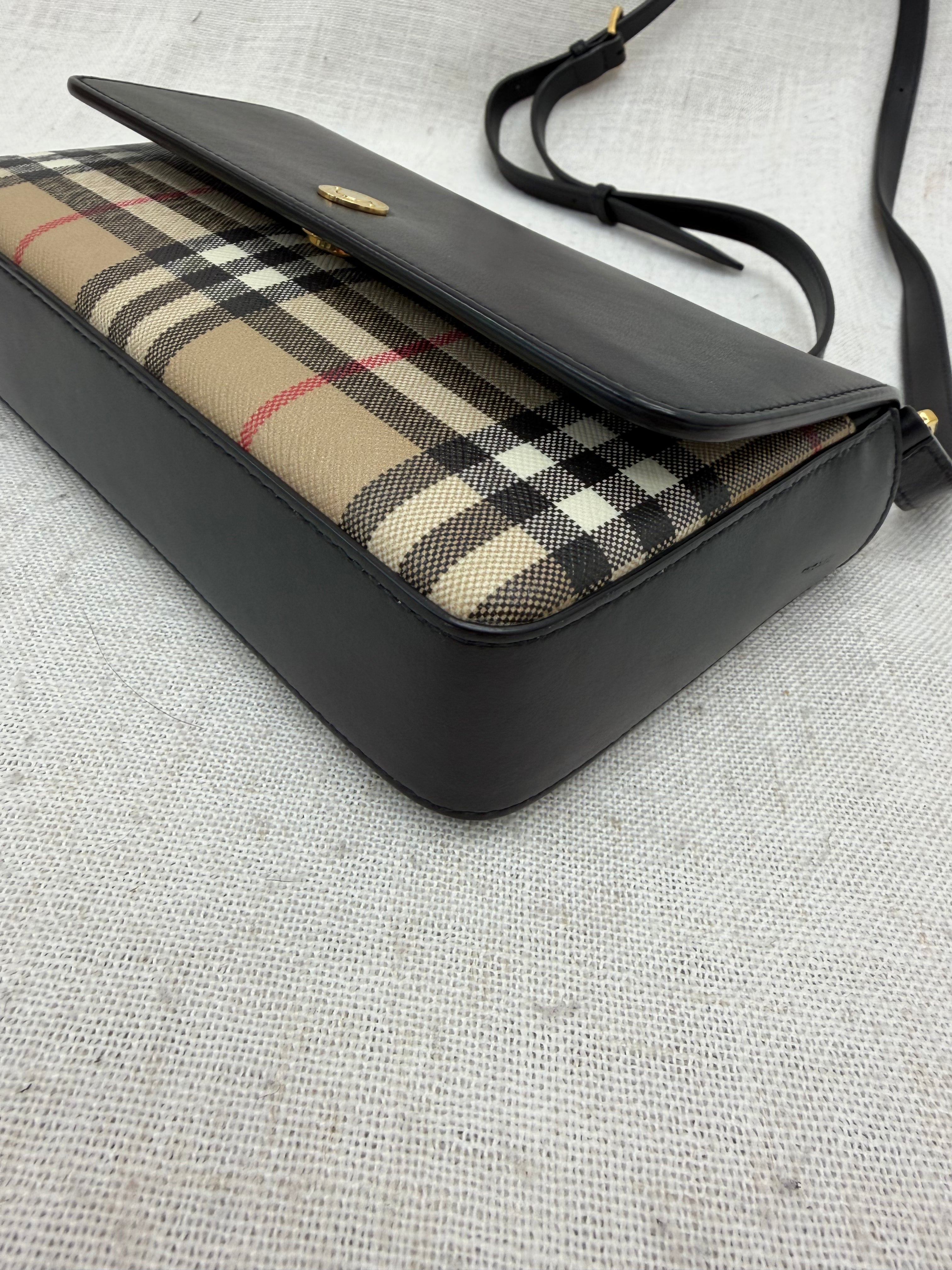LIKE NEW- Burberry Tan Nova Check & Black Calfskin Hampshire Crossbody