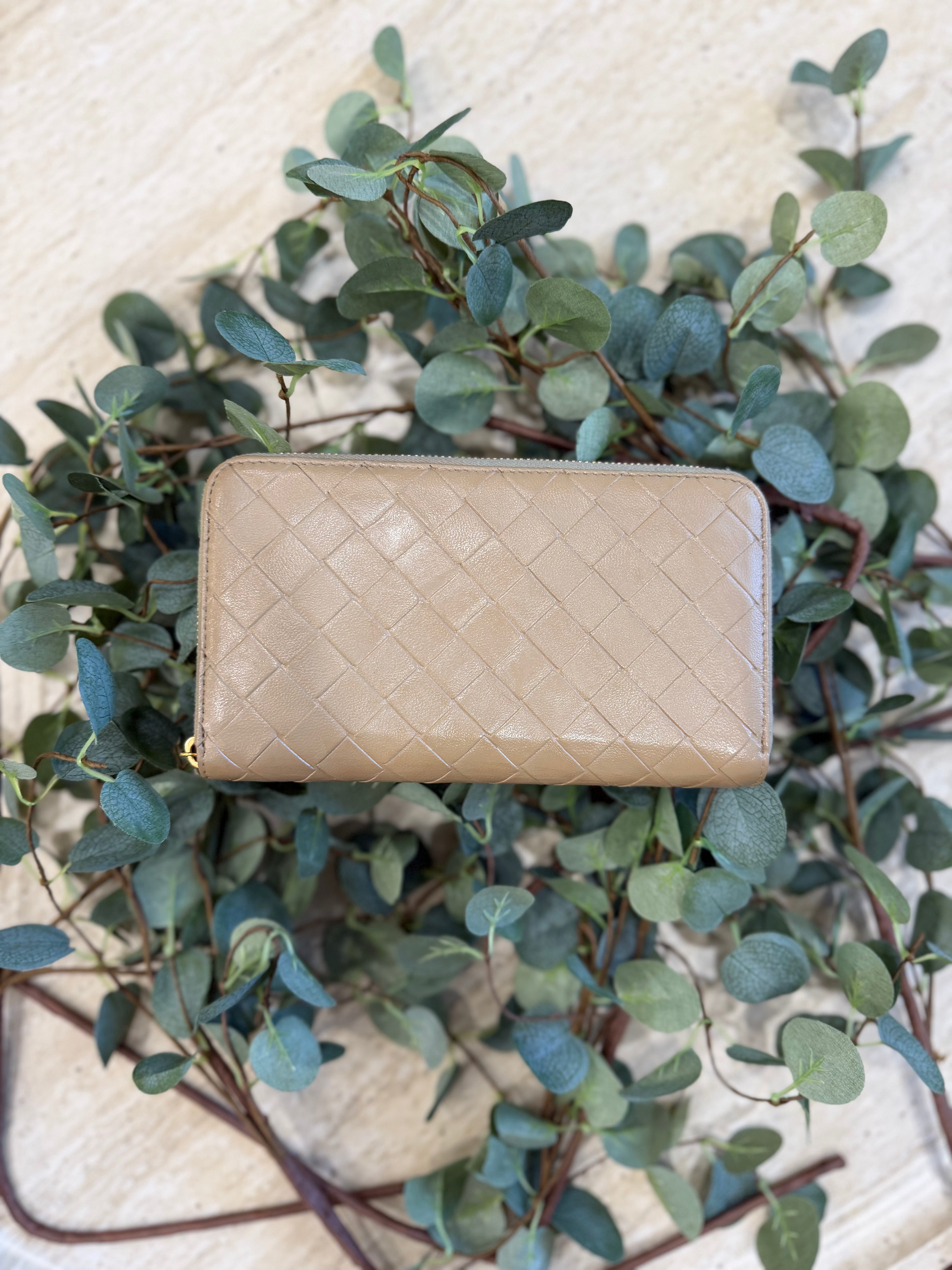 Bottega Veneta Beige Intrecciatto Leather Zippy Wallet