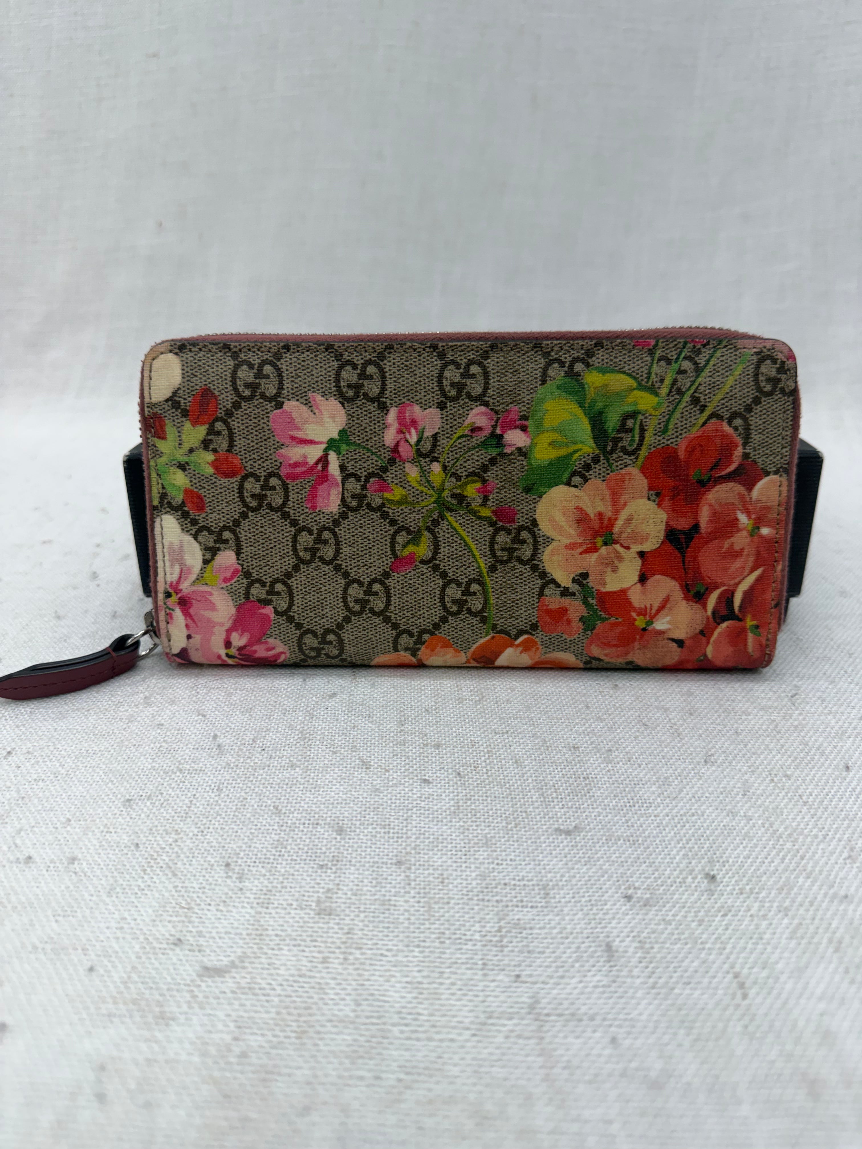 Gucci Pink Blooms Supreme Coated Canvas Zippy Wallet