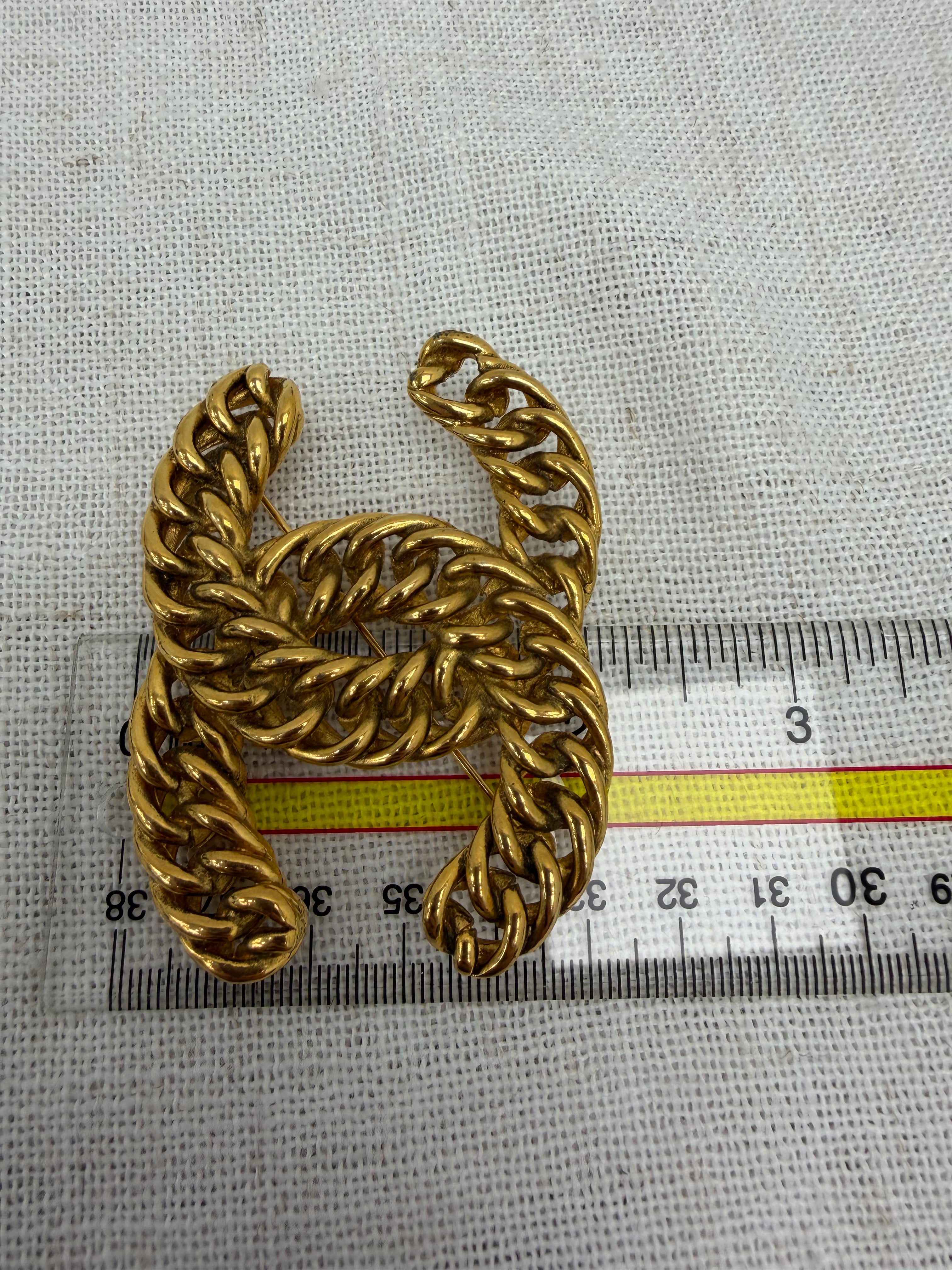 Chanel Vintage Gold Tone Large CC Chain Link Brooch