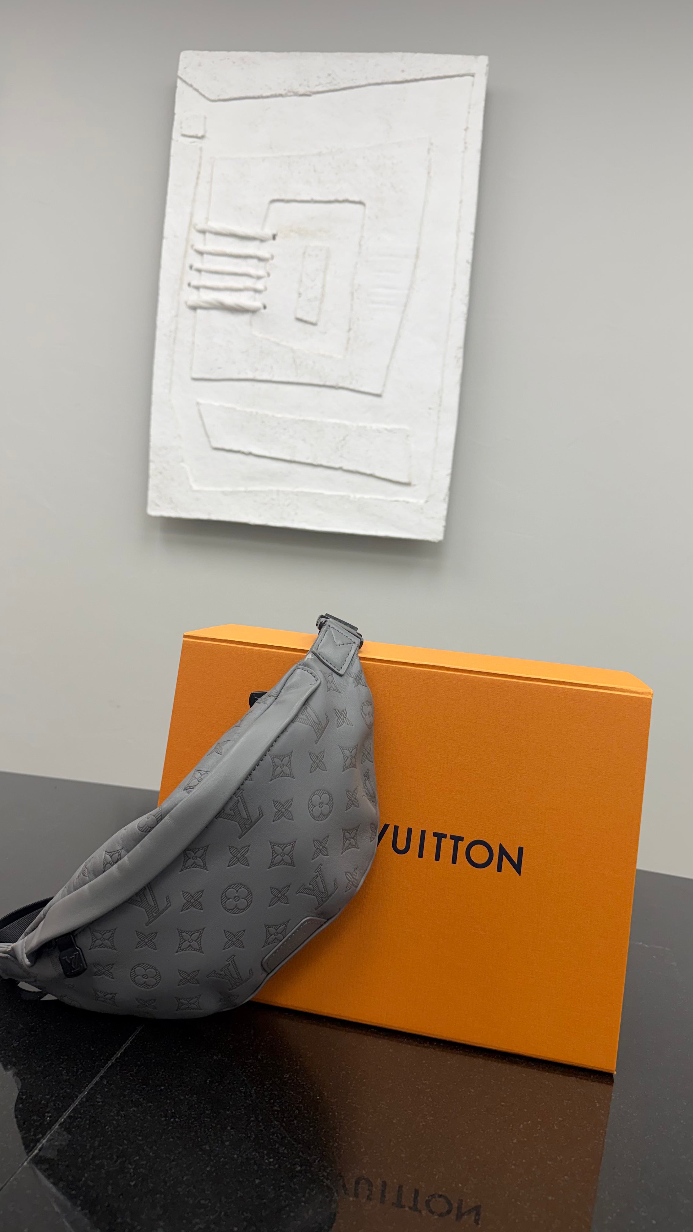*DONS DROP* Louis Vuitton Grey Monogram Shadow Leather Discovery Bumbag
