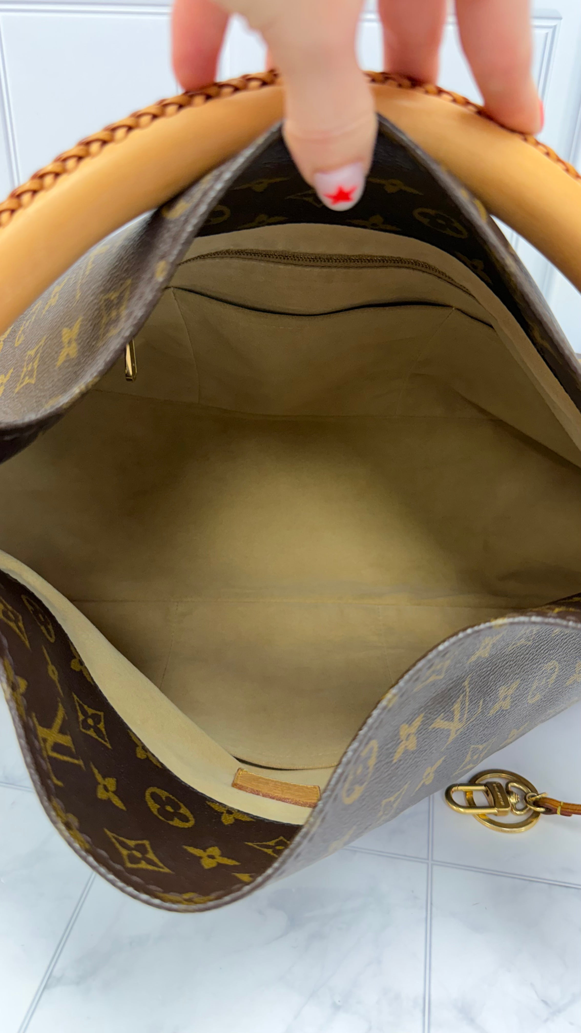 *DONS DROP* Louis Vuitton Monogram Artsy MM Shoulder Bag