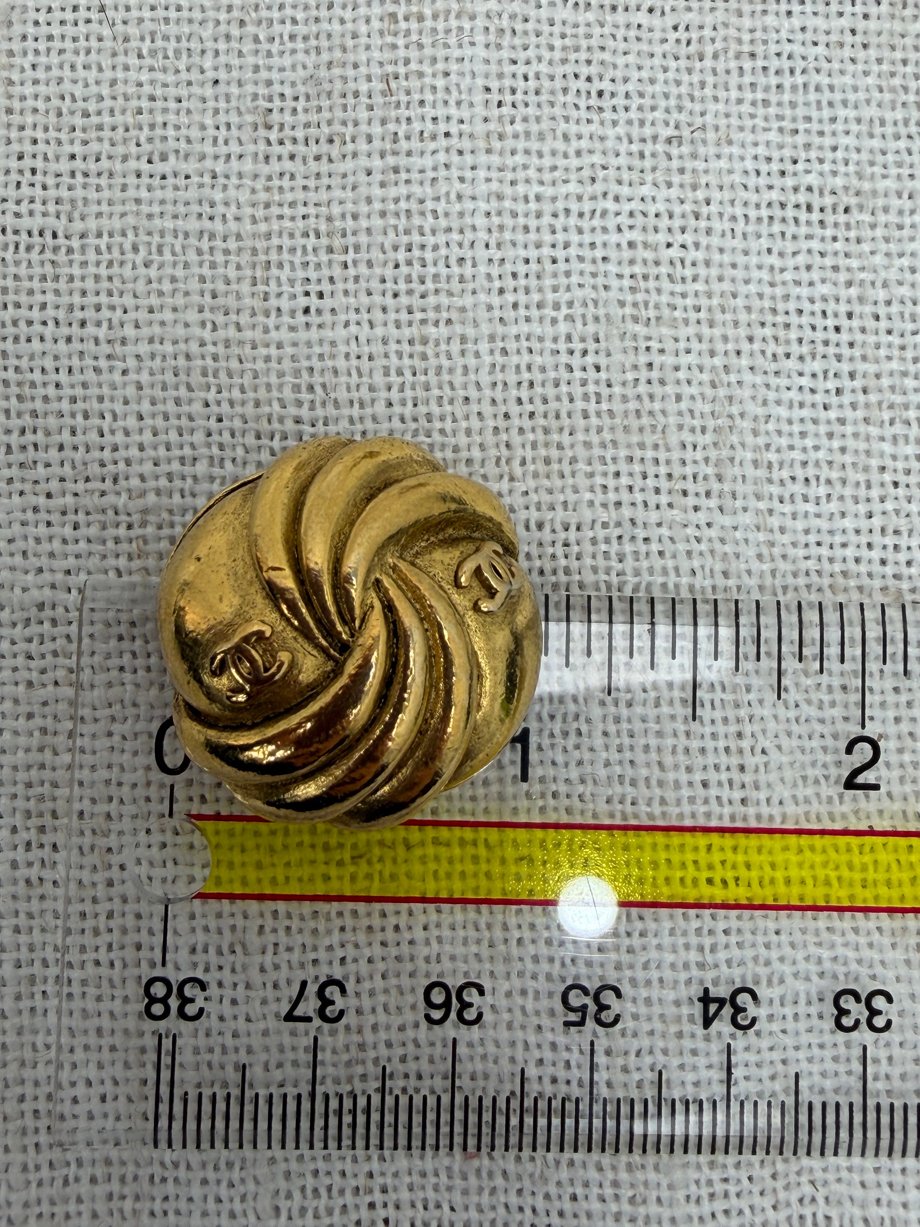 Chanel Vintage Gold Tone CC Shell Clipon Earrings