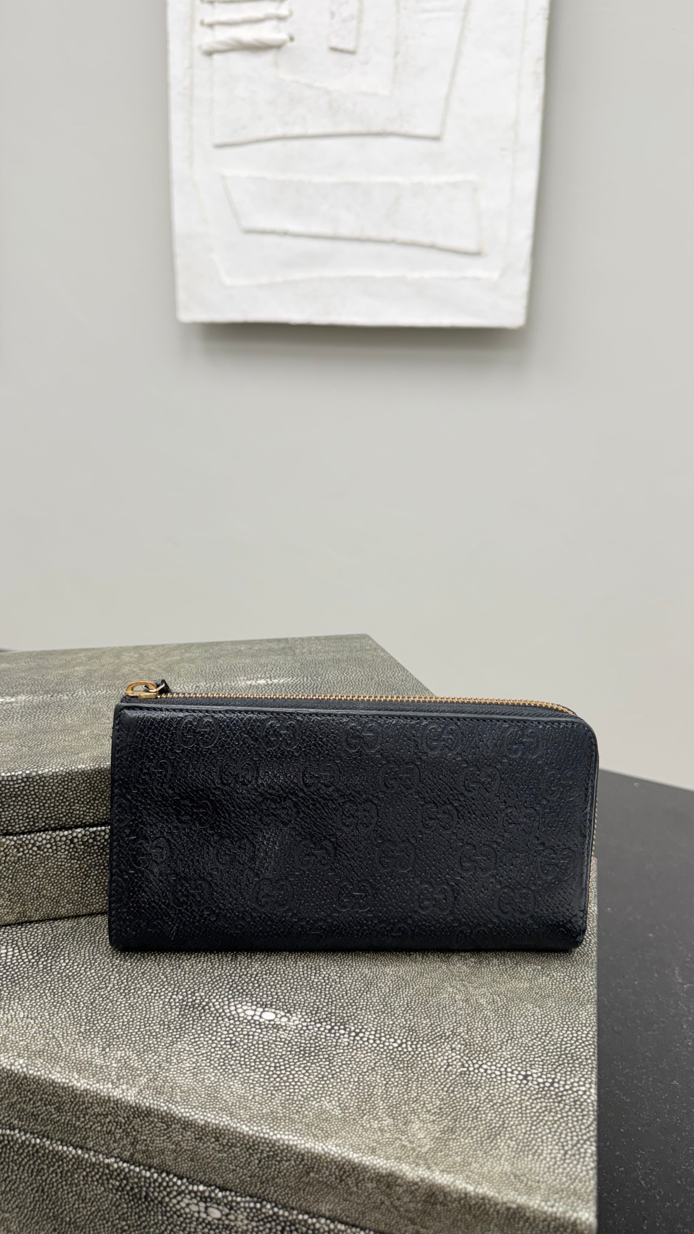 *DONS DROP* Gucci Black Grained Leather GG Embossed Zippy Wallet