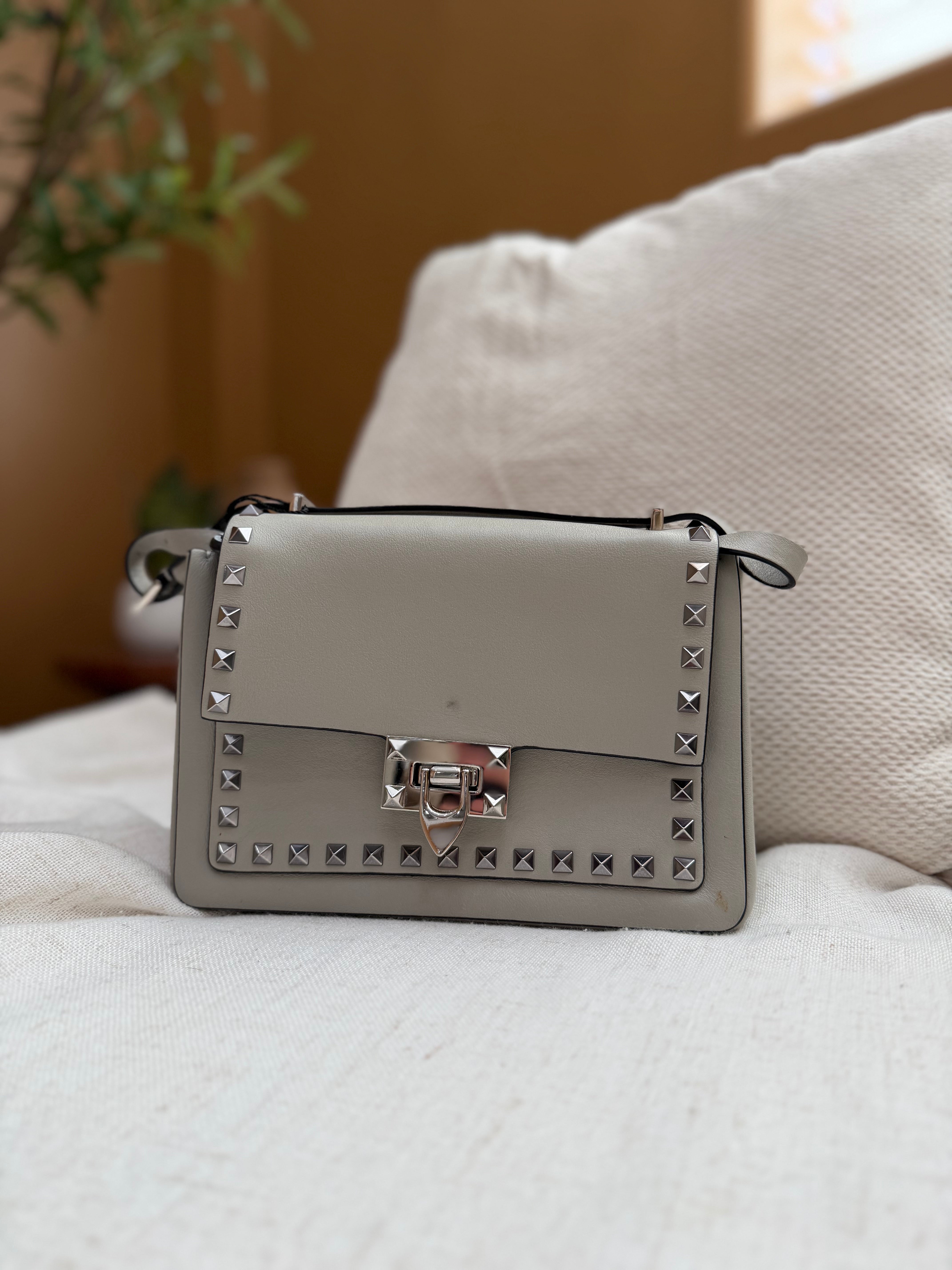 *DONS PRE-DROP* LIKE NEW- Valentino Grey Leather Rockstud Flip Lock Crossbody