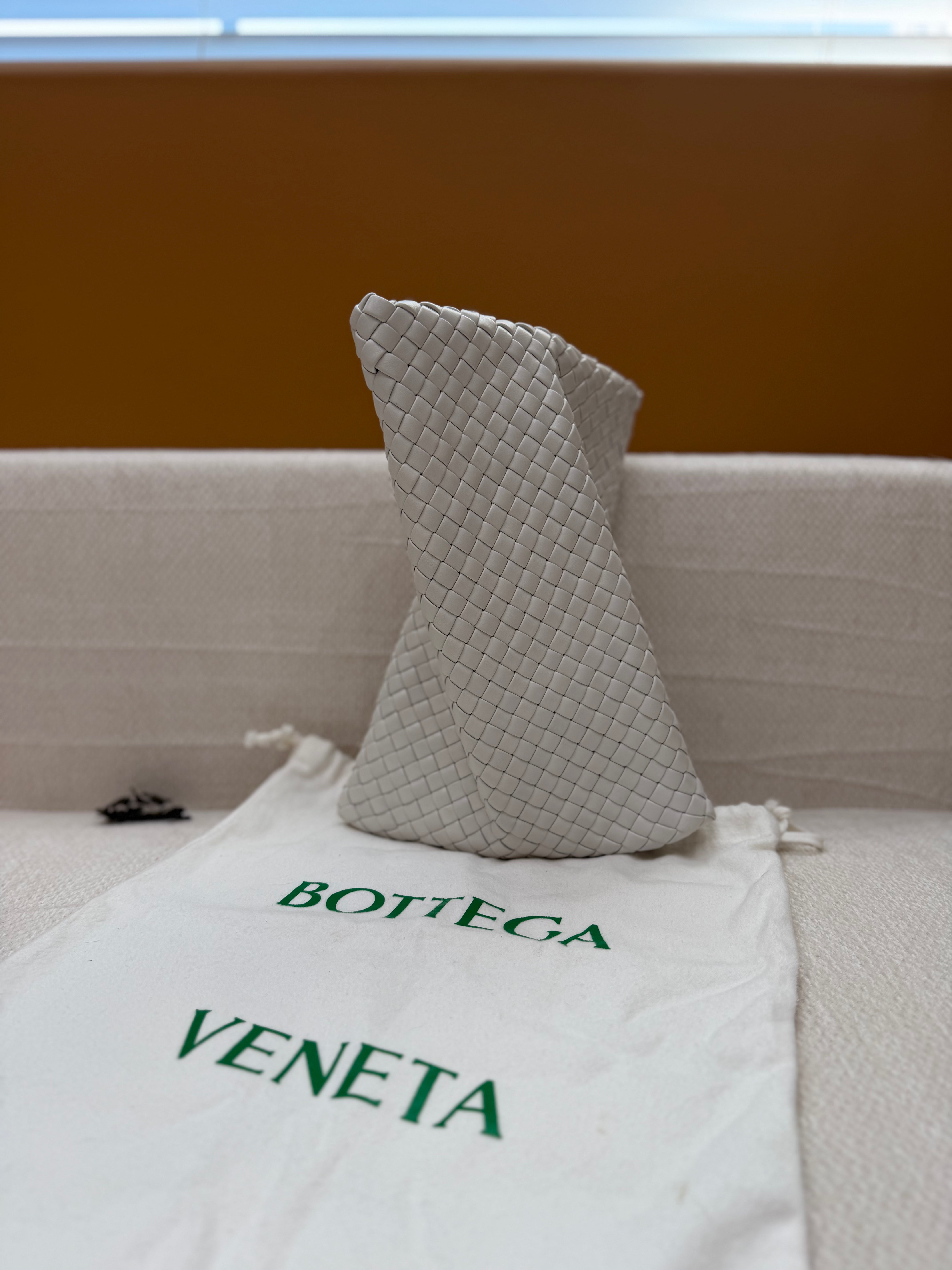 *DONS PRE-DROP* Bottega Veneta Chalk White Intracciato Leather Crisscross Clutch