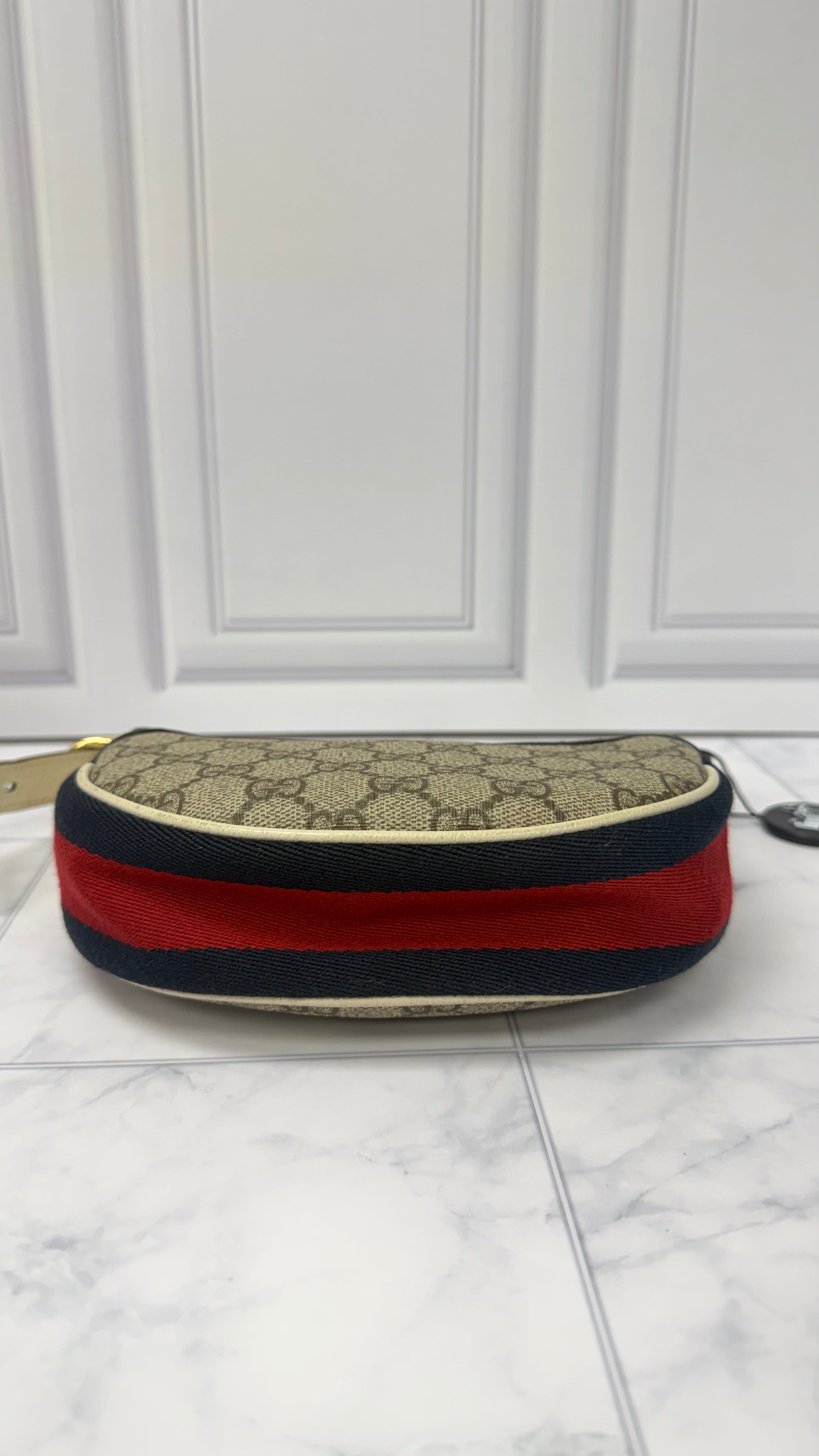 *DONS DROP* Gucci GG Supreme Canvas Web Shoulder Bag