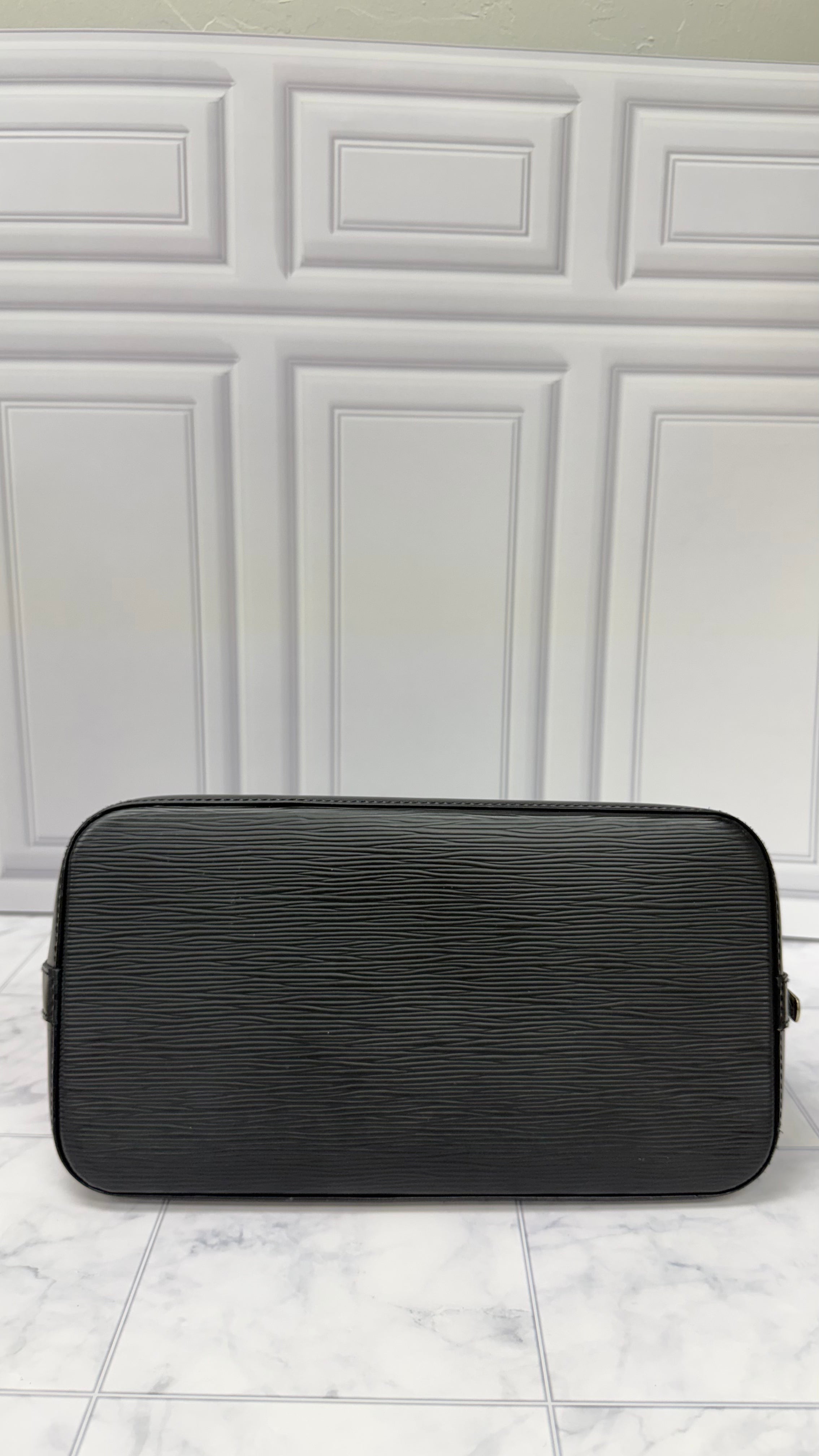 *DONS DROP* Louis Vuitton Black Epi Leather Alma PM