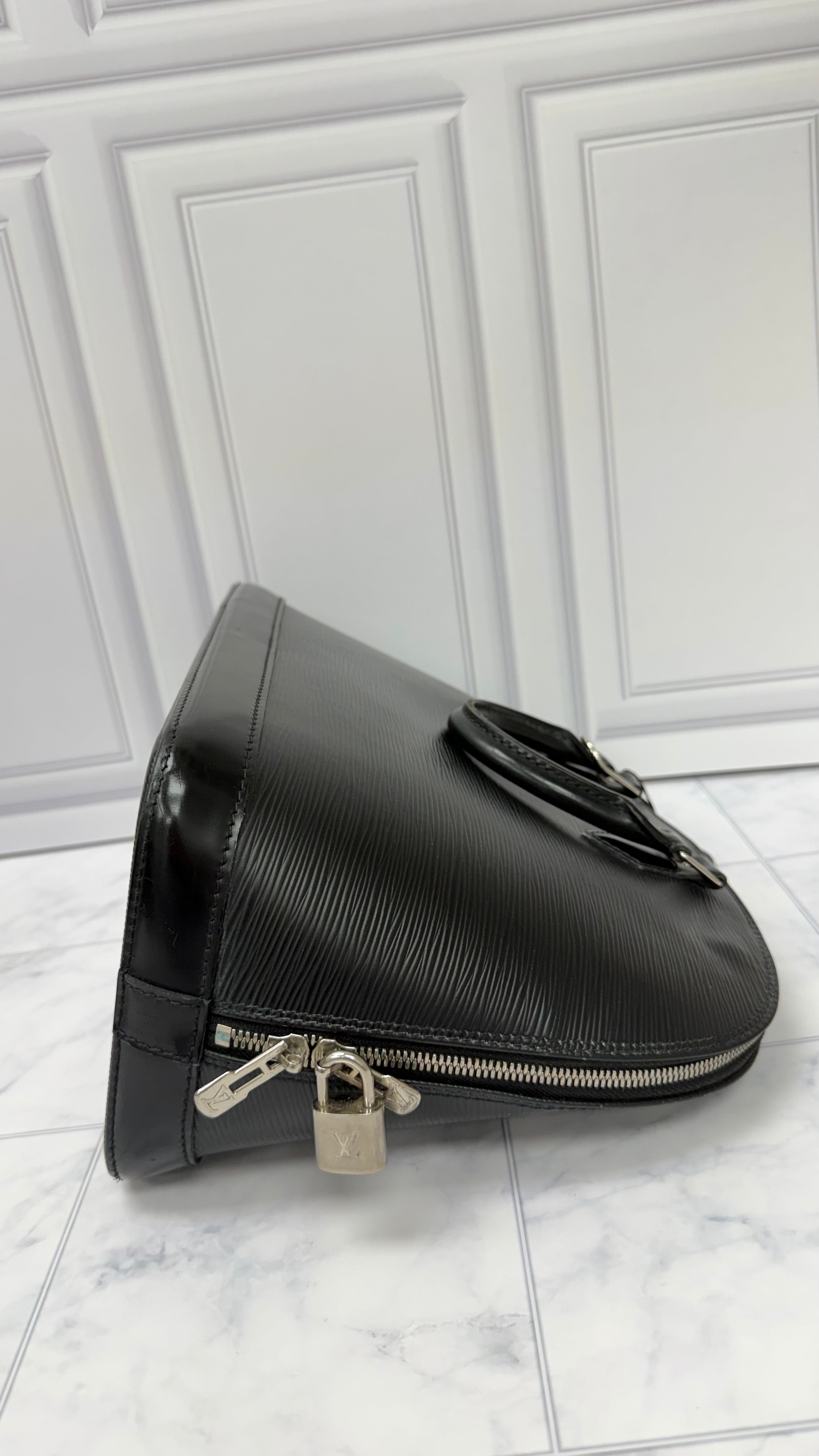 *DONS DROP* Louis Vuitton Black Epi Leather Alma PM