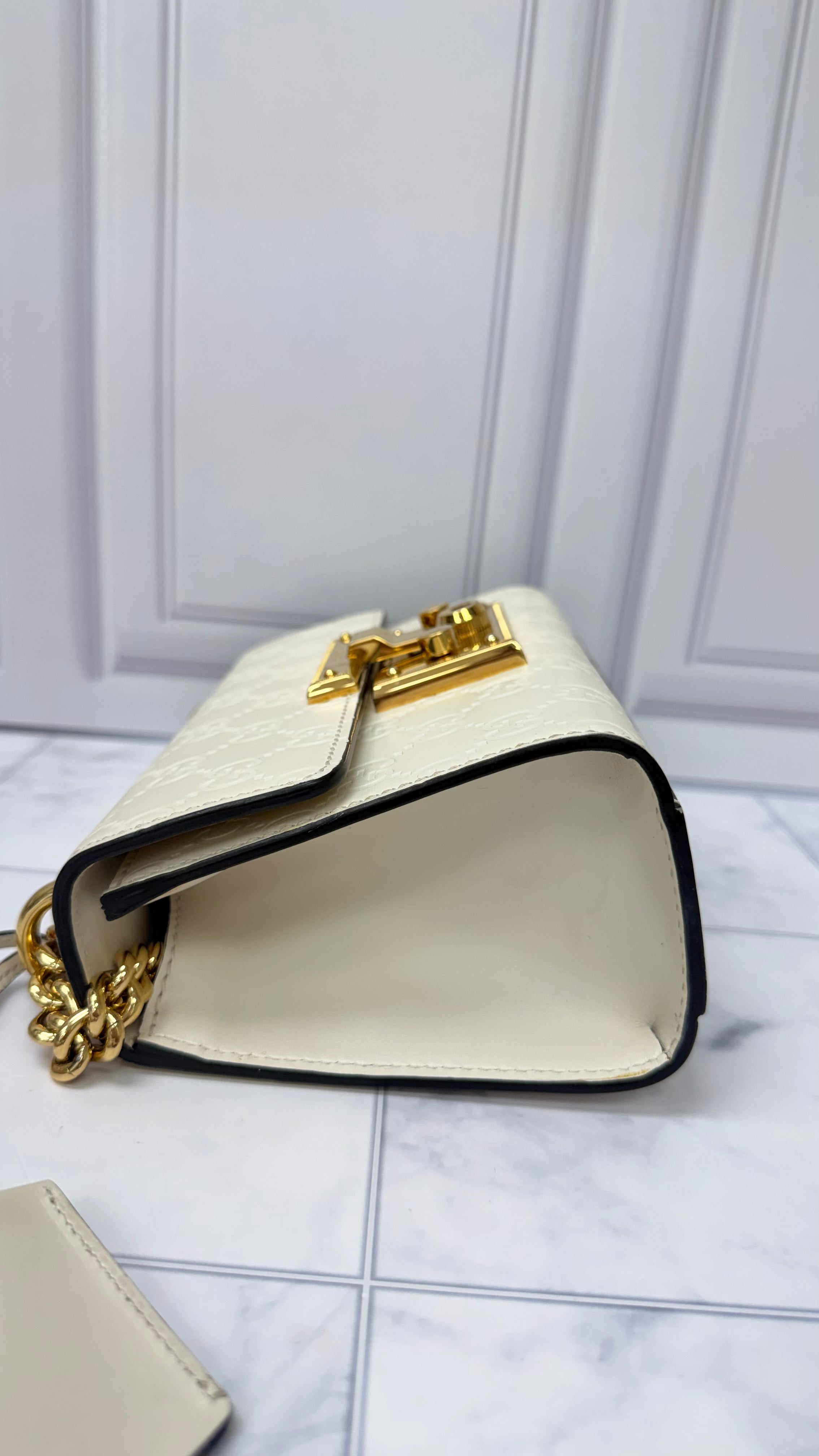 *DONS DROP* Gucci Ivory Guccissima Leather Small Padlock Chain Bag