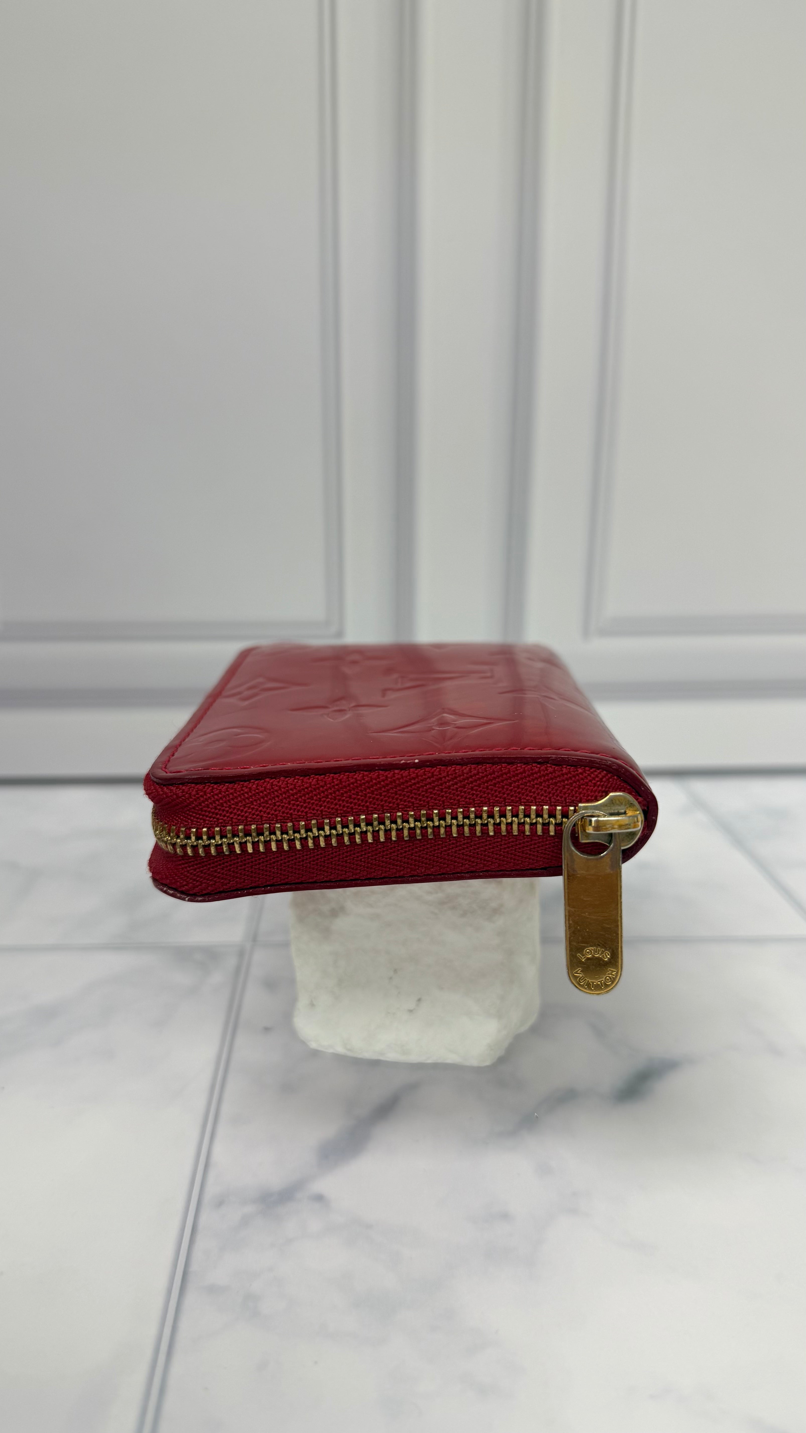 *DONS PRE DROP* Louis Vuitton Red Monogram Vernis Leather Zippy Coin Pouch
