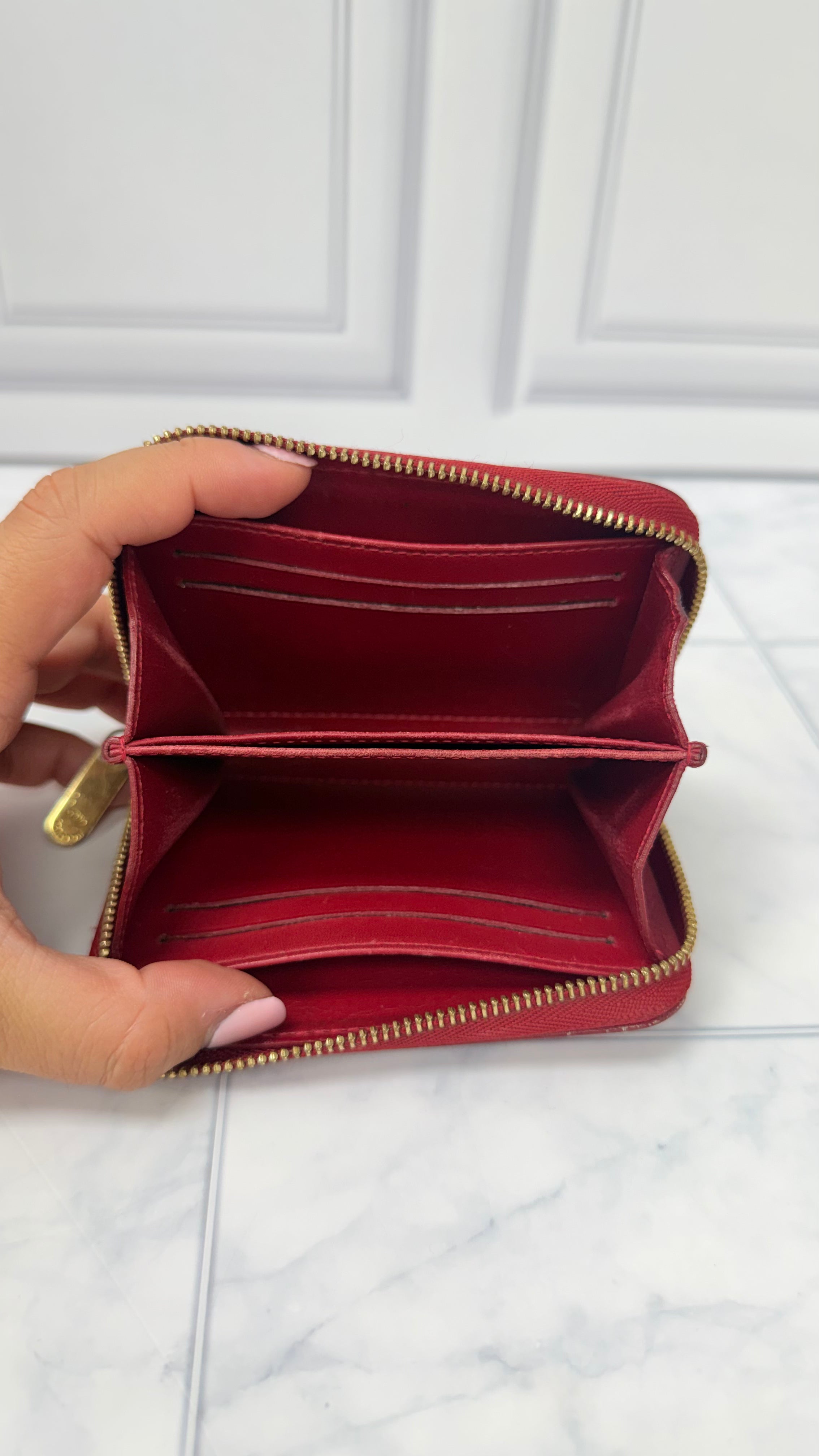 *DONS PRE DROP* Louis Vuitton Red Monogram Vernis Leather Zippy Coin Pouch