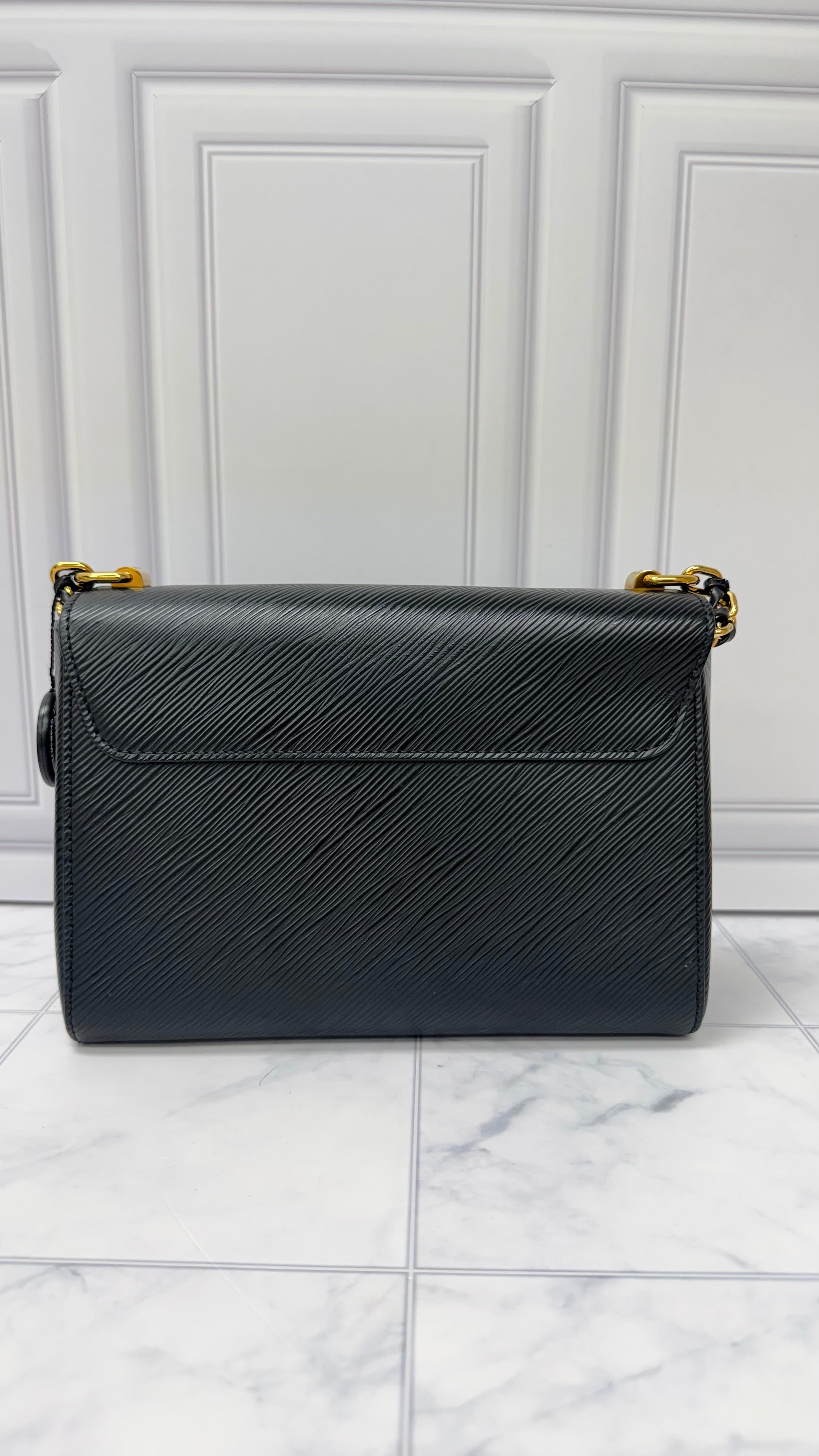 *DONS DROP* LIKE NEW - Louis Vuitton Black Epi Leather Twist MM Shoulder Bag