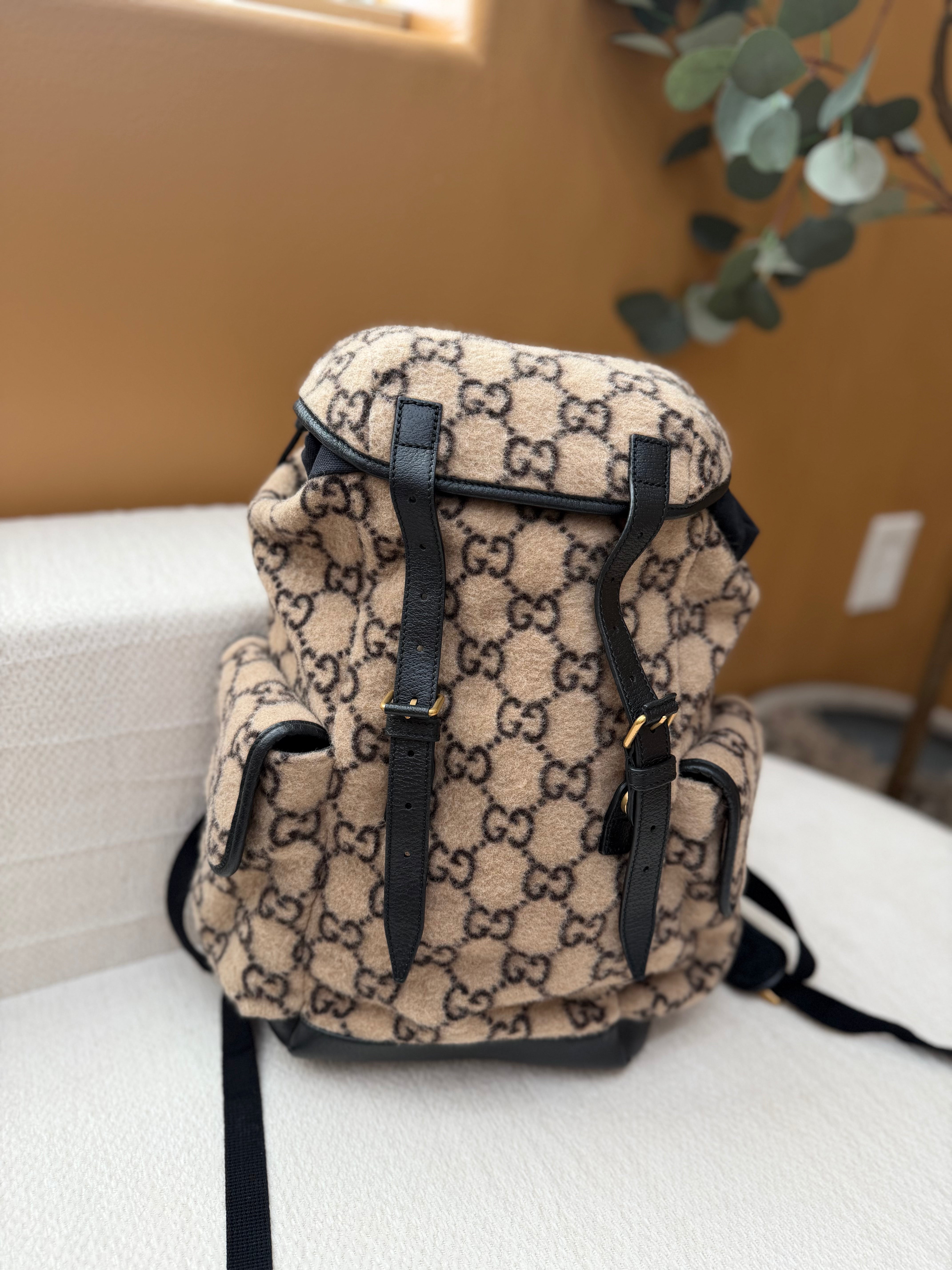 *DONS PRE-DROP* LIKE NEW- Gucci GG Tan & Black Wool Bucket Backpack