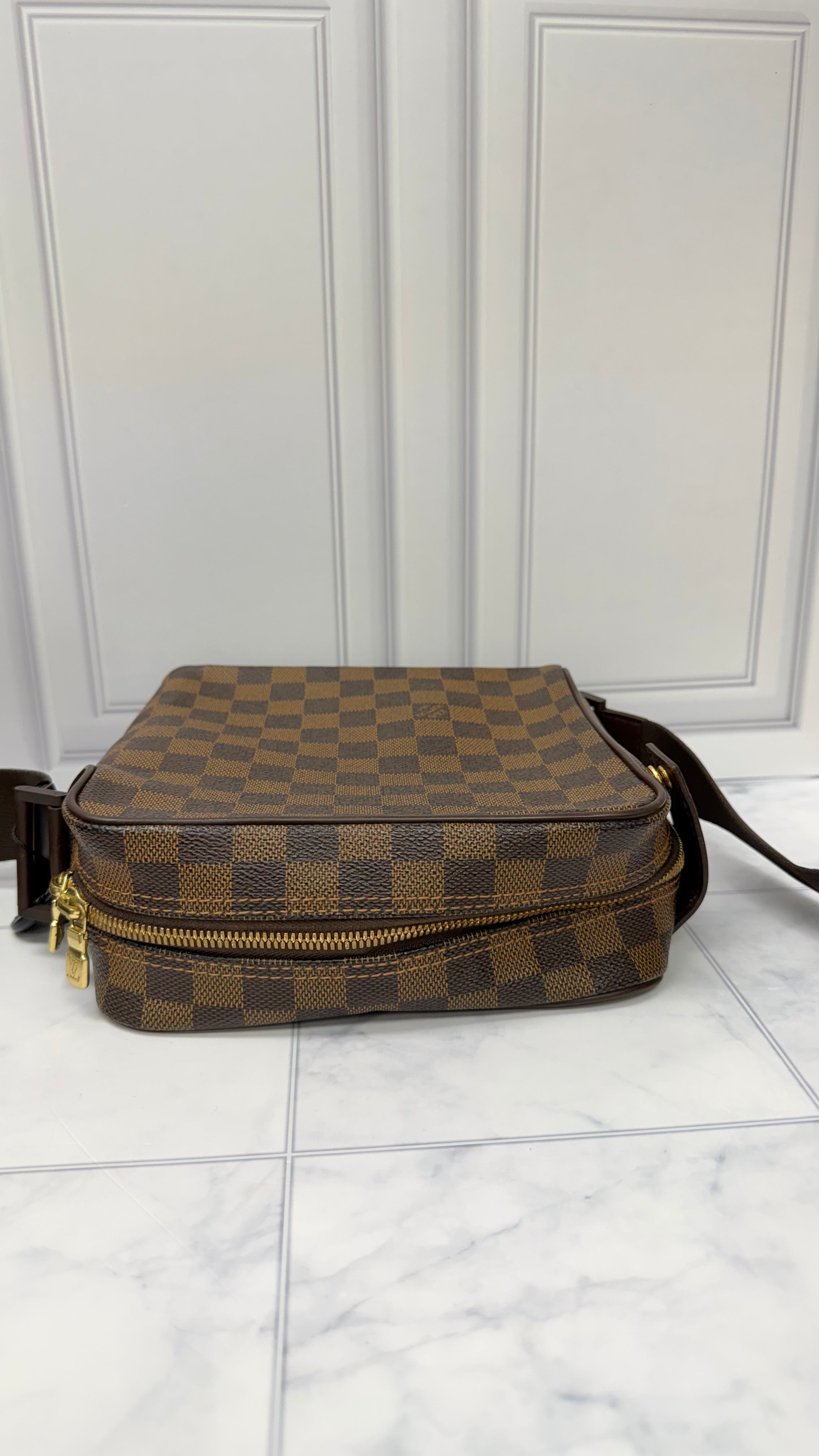 *DONS DROP* Louis Vuitton Damier Ebene Olav PM Crossbody Bag