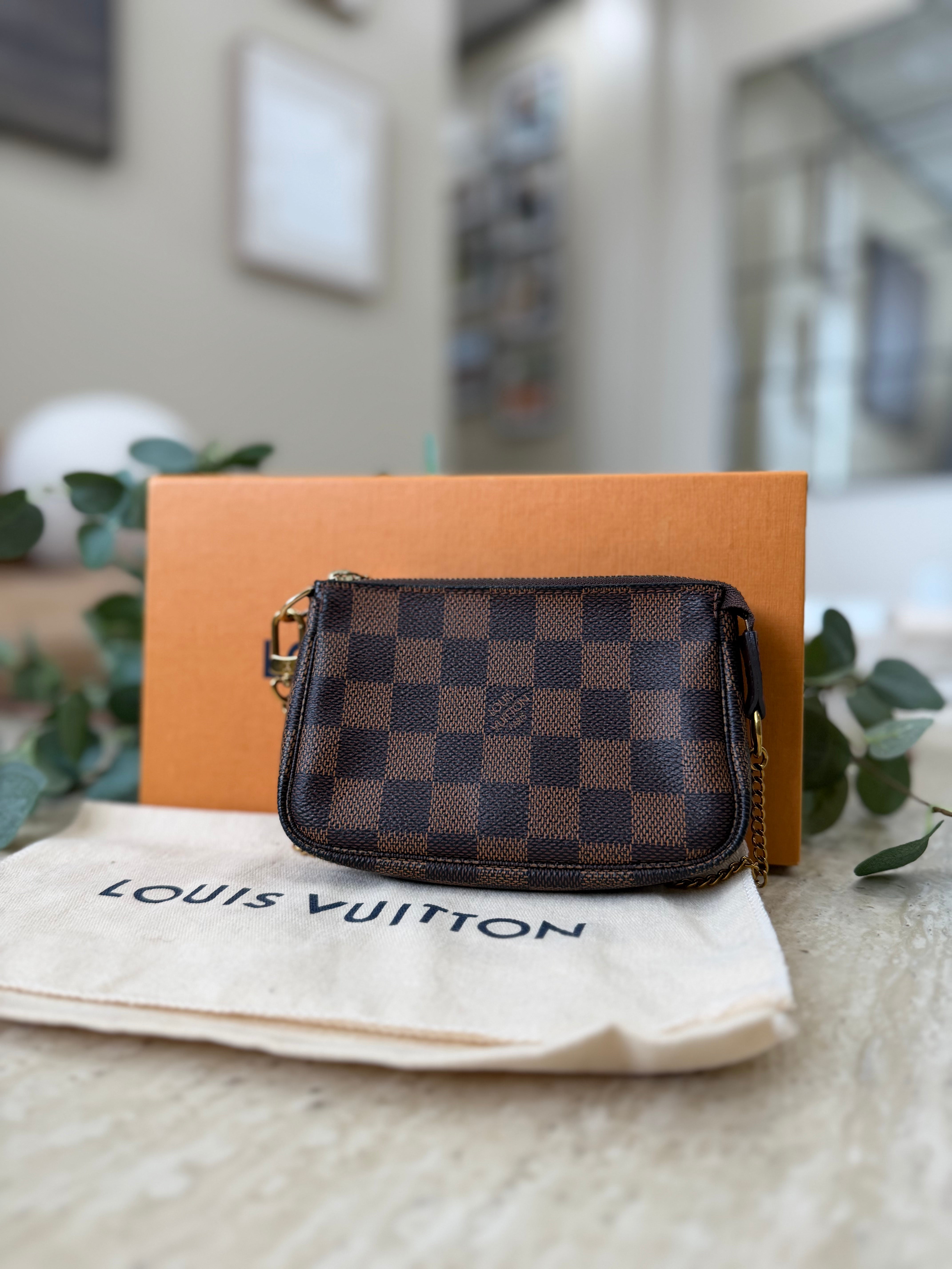 Louis Vuitton Damier Ebene Mini Chain Pochette