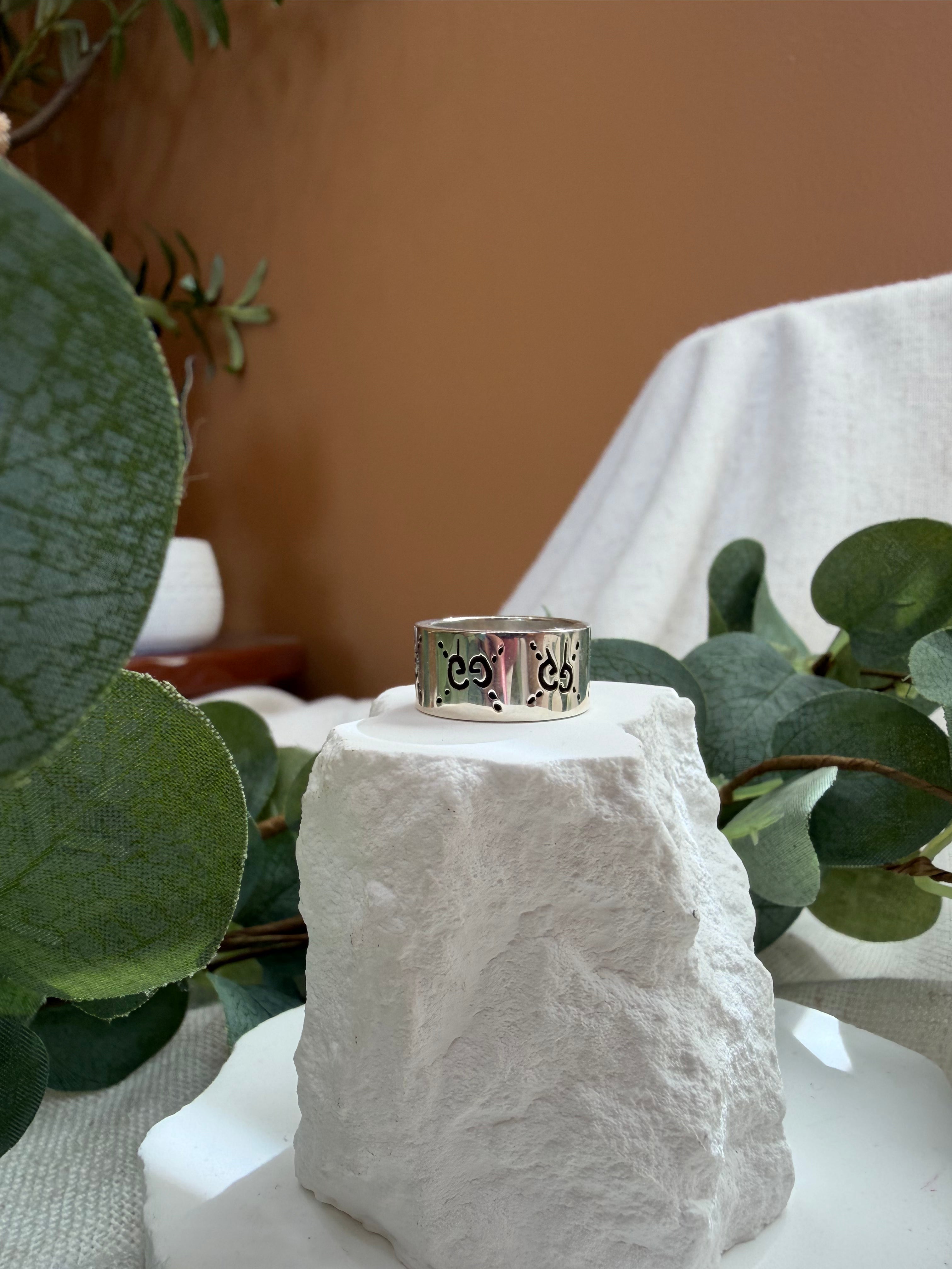 Gucci Sterling Silver Gucci Ghost Hamlet Ring Size 4