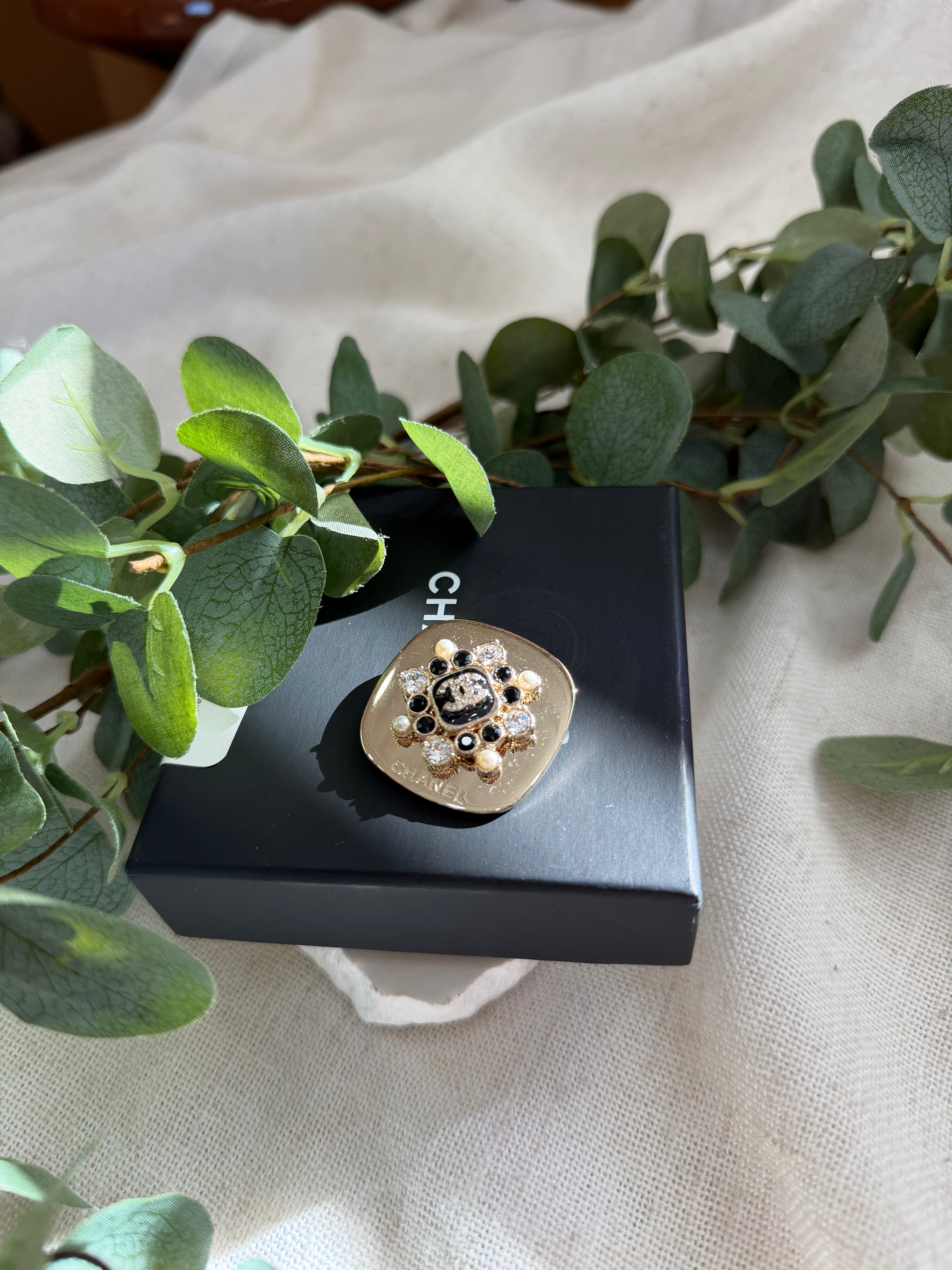 BRAND NEW- Chanel Faux Pearl & Crystal Diamond Shape CC Brooch