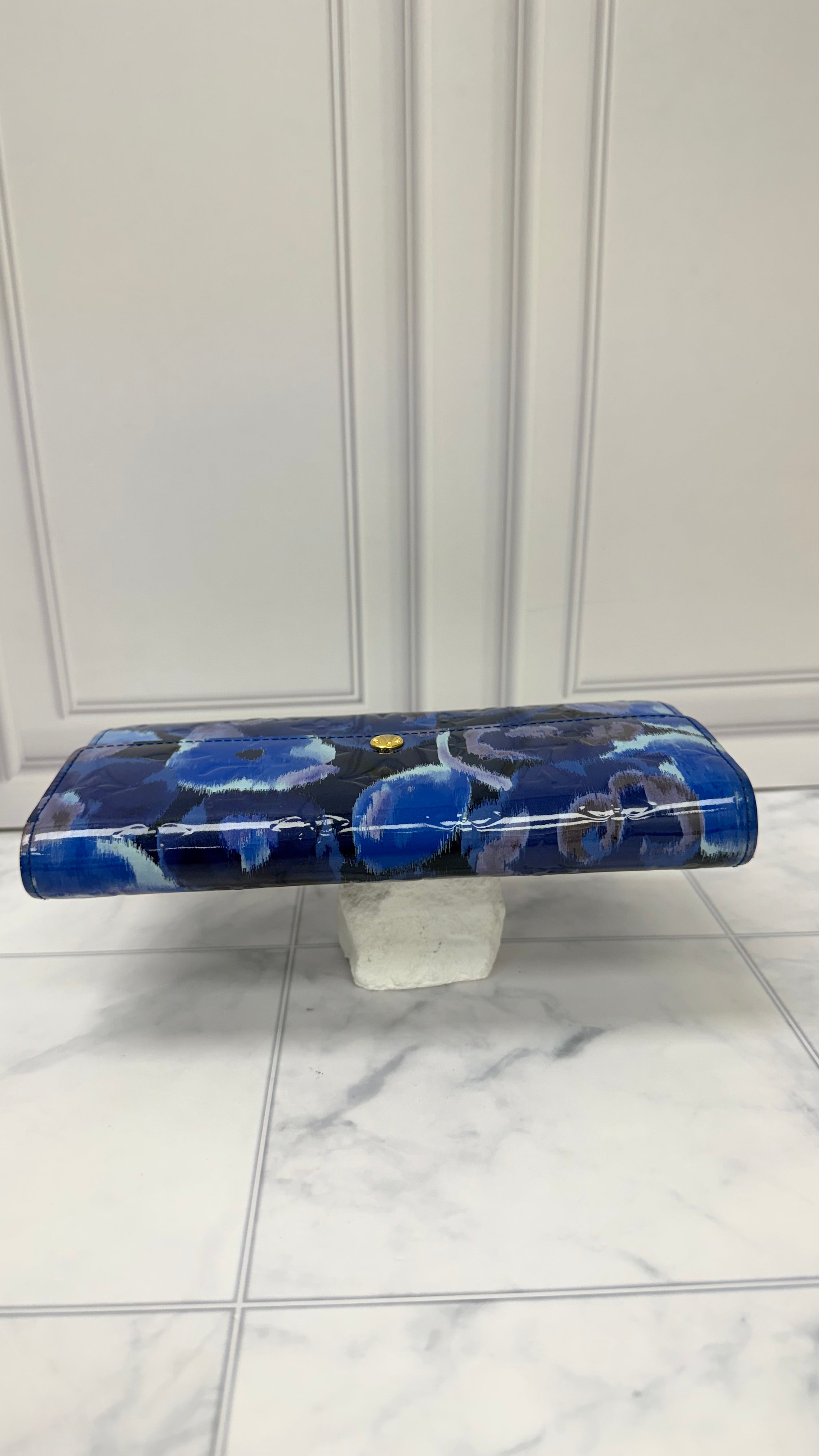 Louis Vuitton Blue Monogram Vernis Leather Sarah Wallet