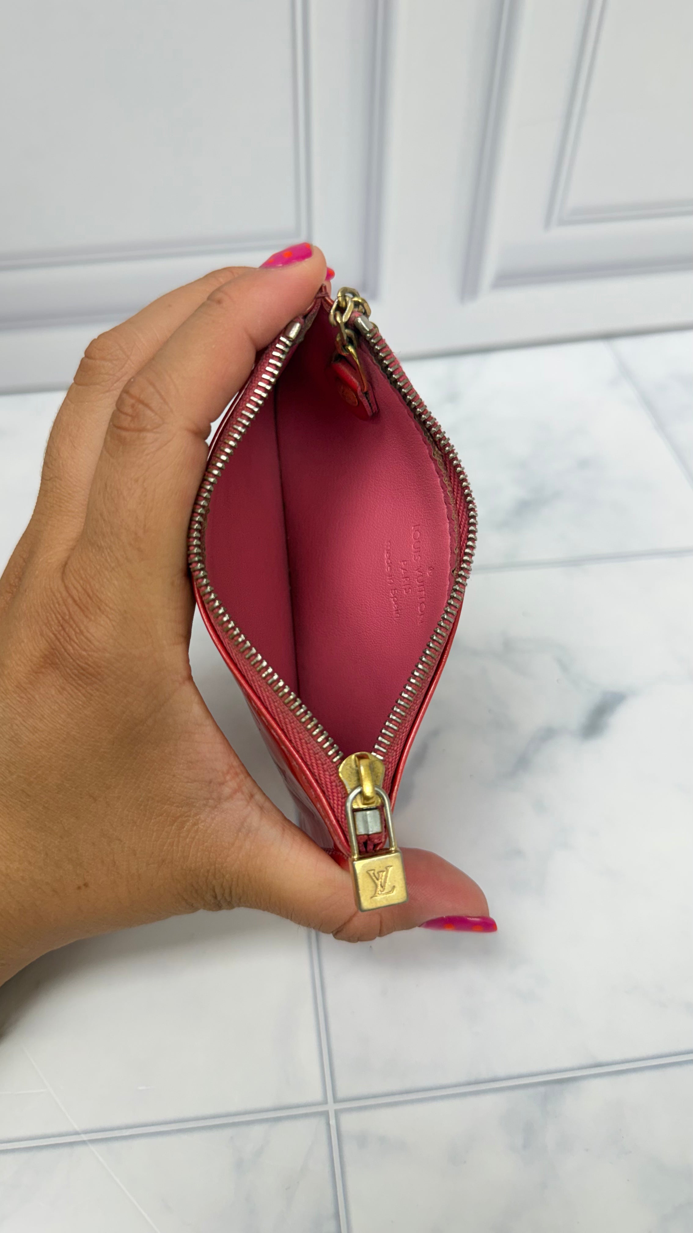 Louis Vuitton Monogram Pink Vernis Leather Key Cles