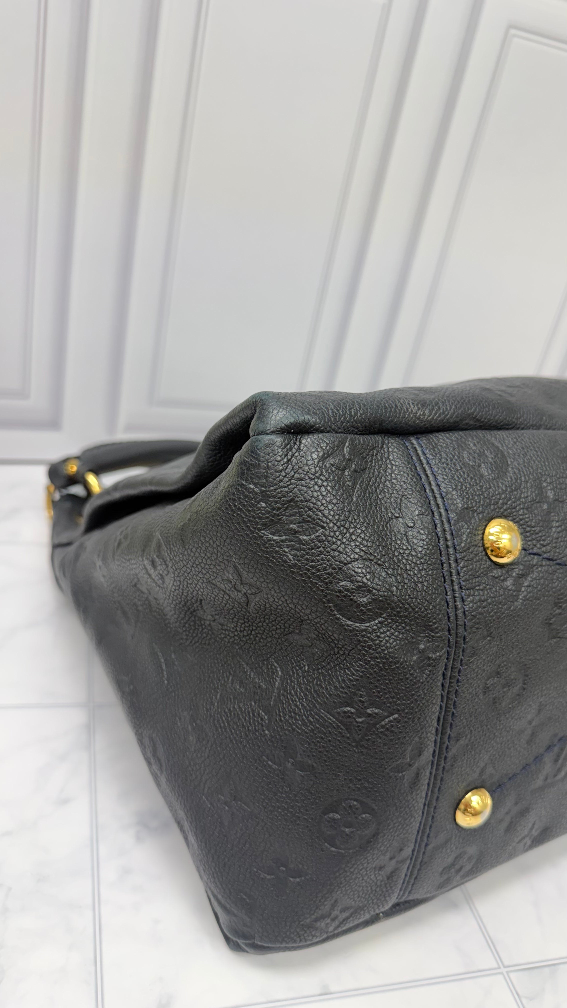 Louis Vuitton Monogram Midnight Blue Empreinte Leather Artsy MM Handbag