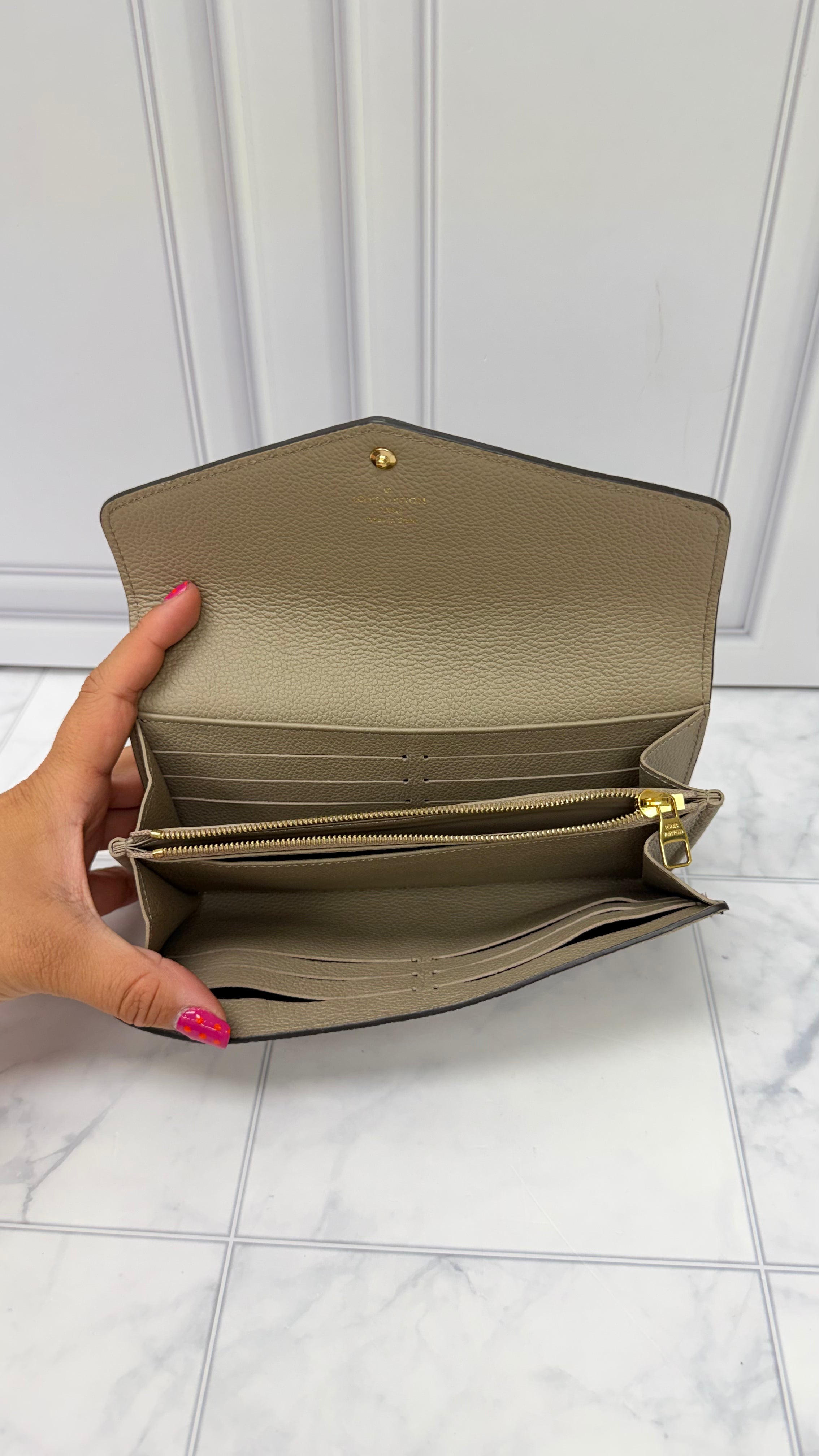 LIKE NEW - Louis Vuitton Grey Monogram Empreinte Leather Sarah Wallet