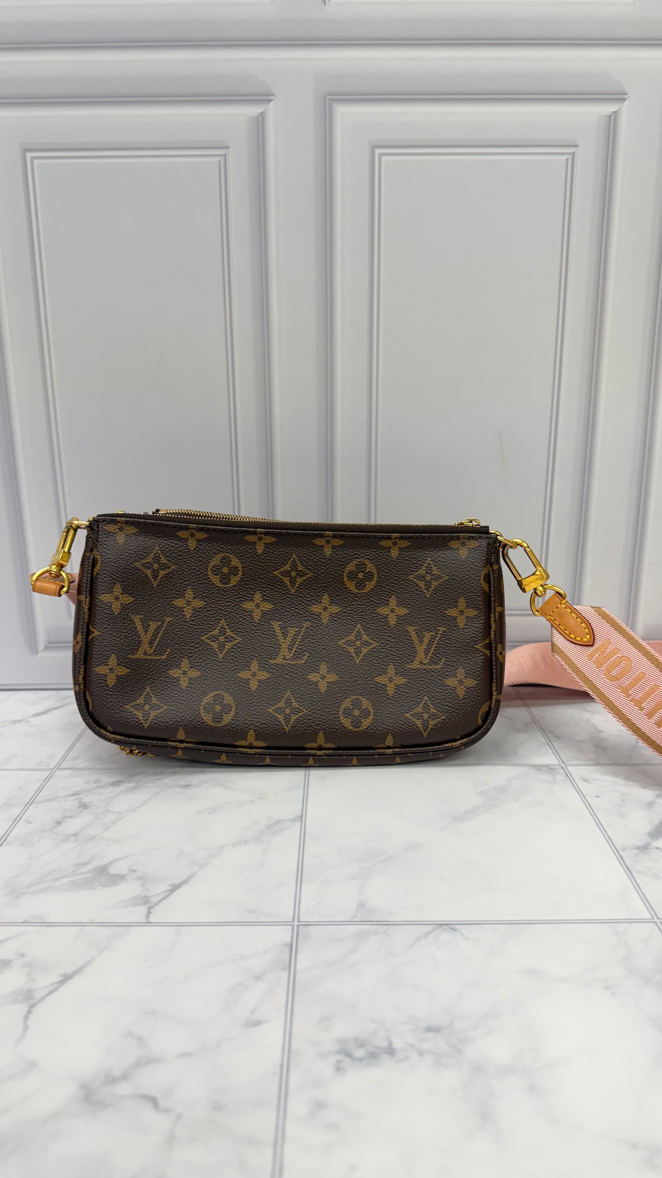 LIKE NEW - Louis Vuitton Monogram Multi Pochette Accessoires Crossbody Bag