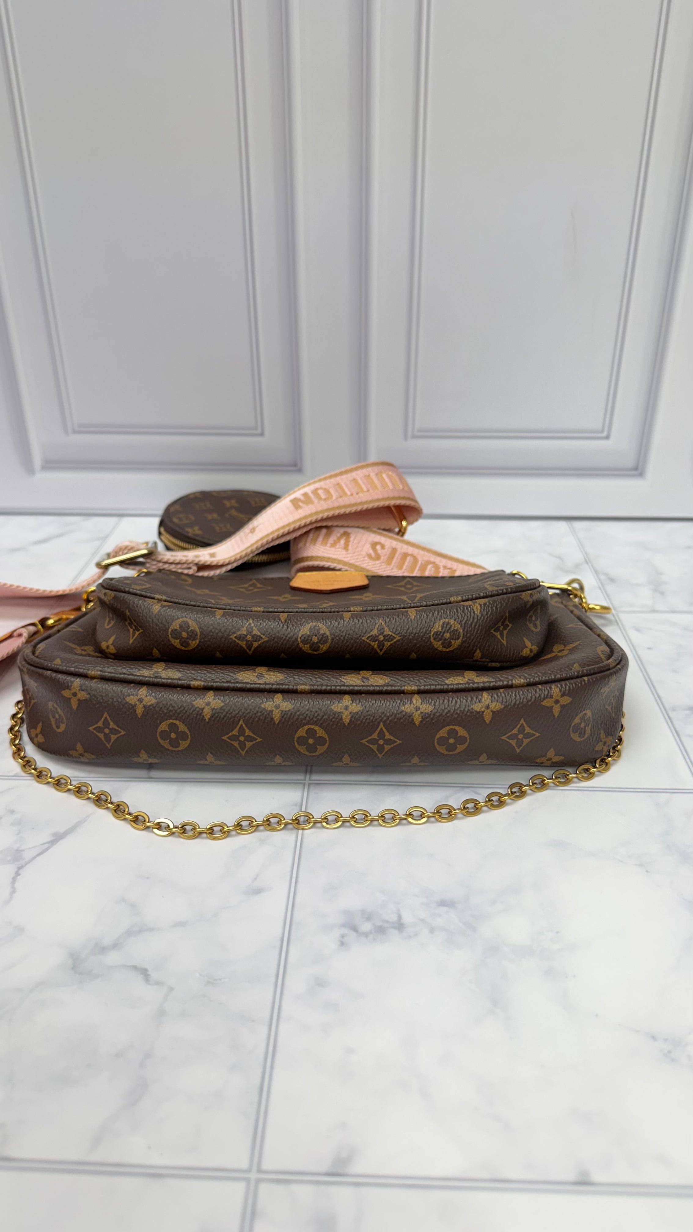 LIKE NEW - Louis Vuitton Monogram Multi Pochette Accessoires Crossbody Bag