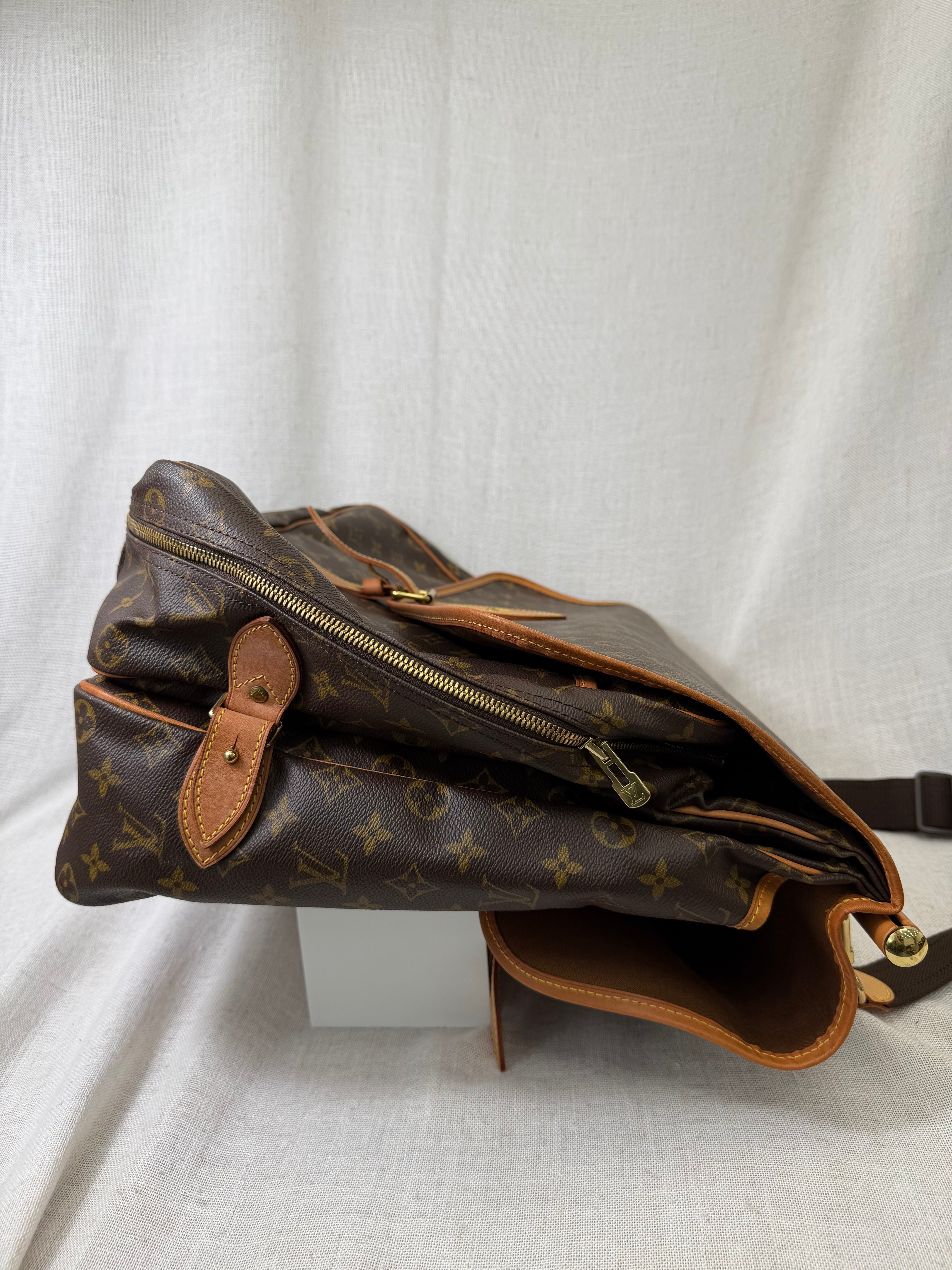 Louis Vuitton Monogram Sac Chasse Travel Bag