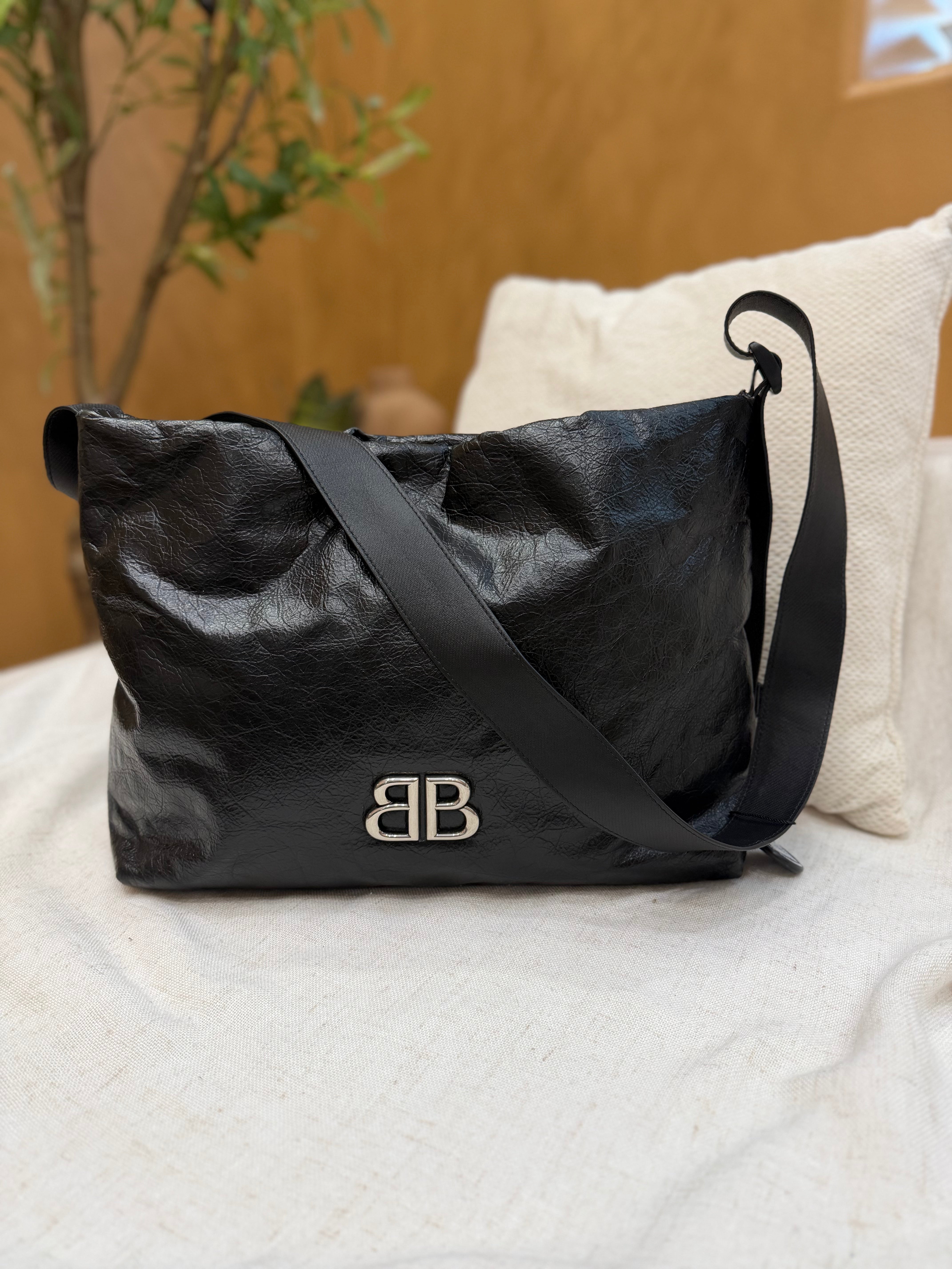 *DONS PRE-DROP* BRAND NEW- Balenciaga Black Crinkle Arena Calfskin Monaco Small East-West Hobo Bag